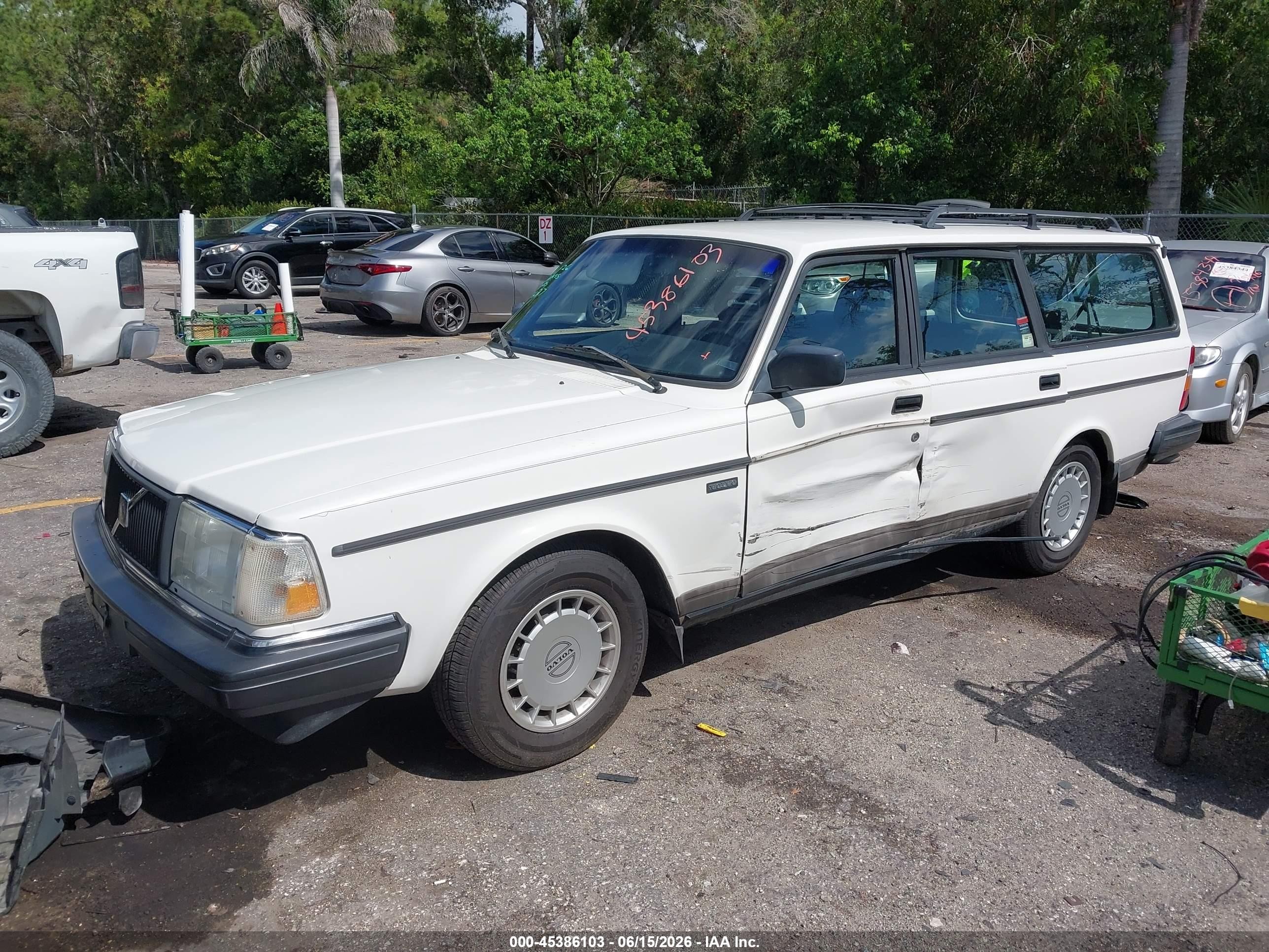 1992 Volvo 240   White vin: YV1AW8804N1929853