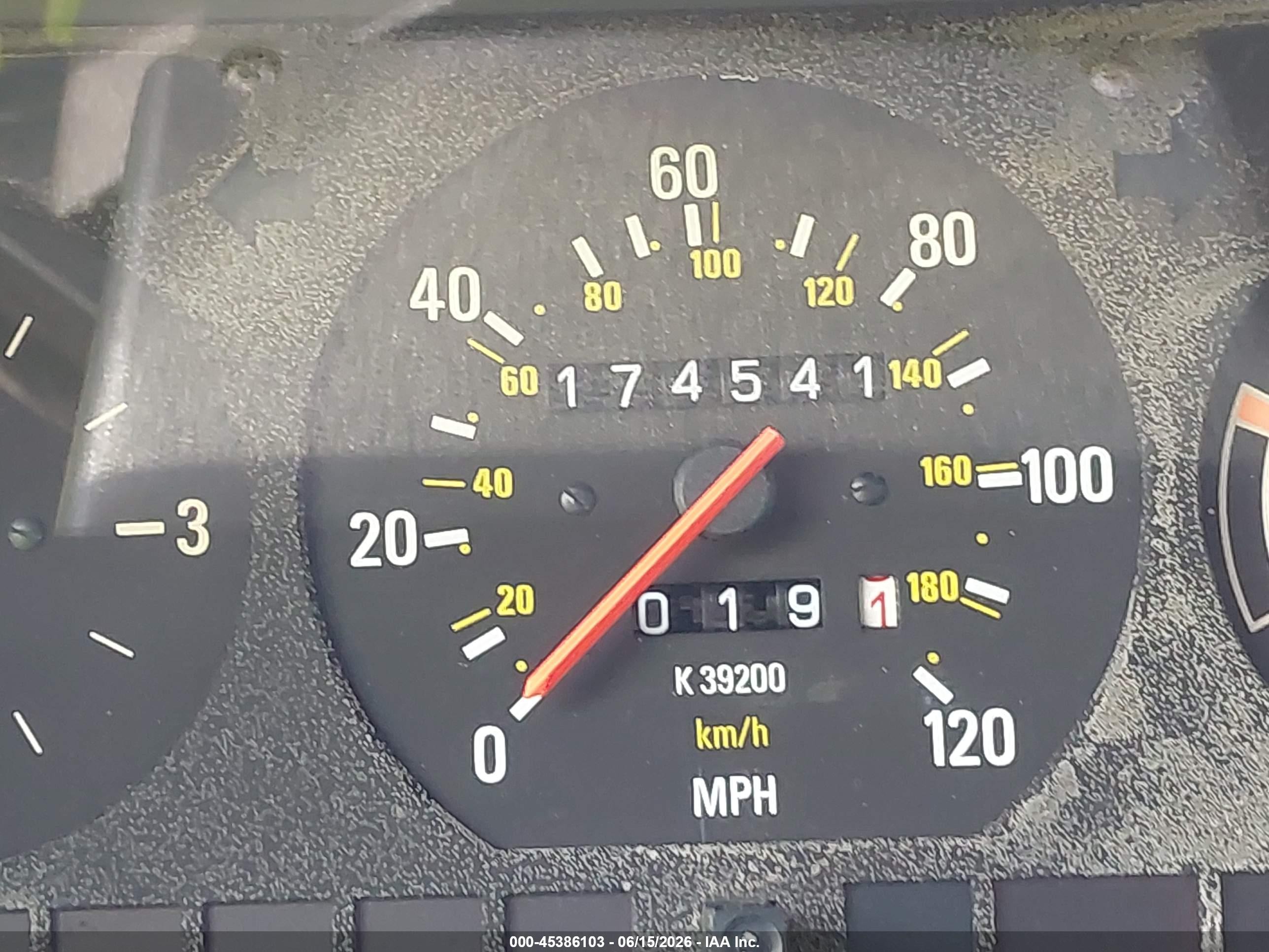 1992 Volvo 240   White vin: YV1AW8804N1929853