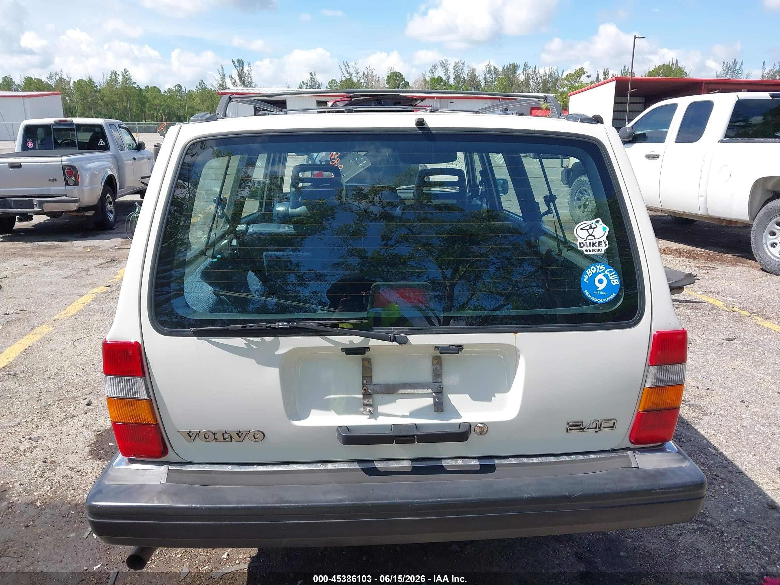 1992 Volvo 240   White vin: YV1AW8804N1929853