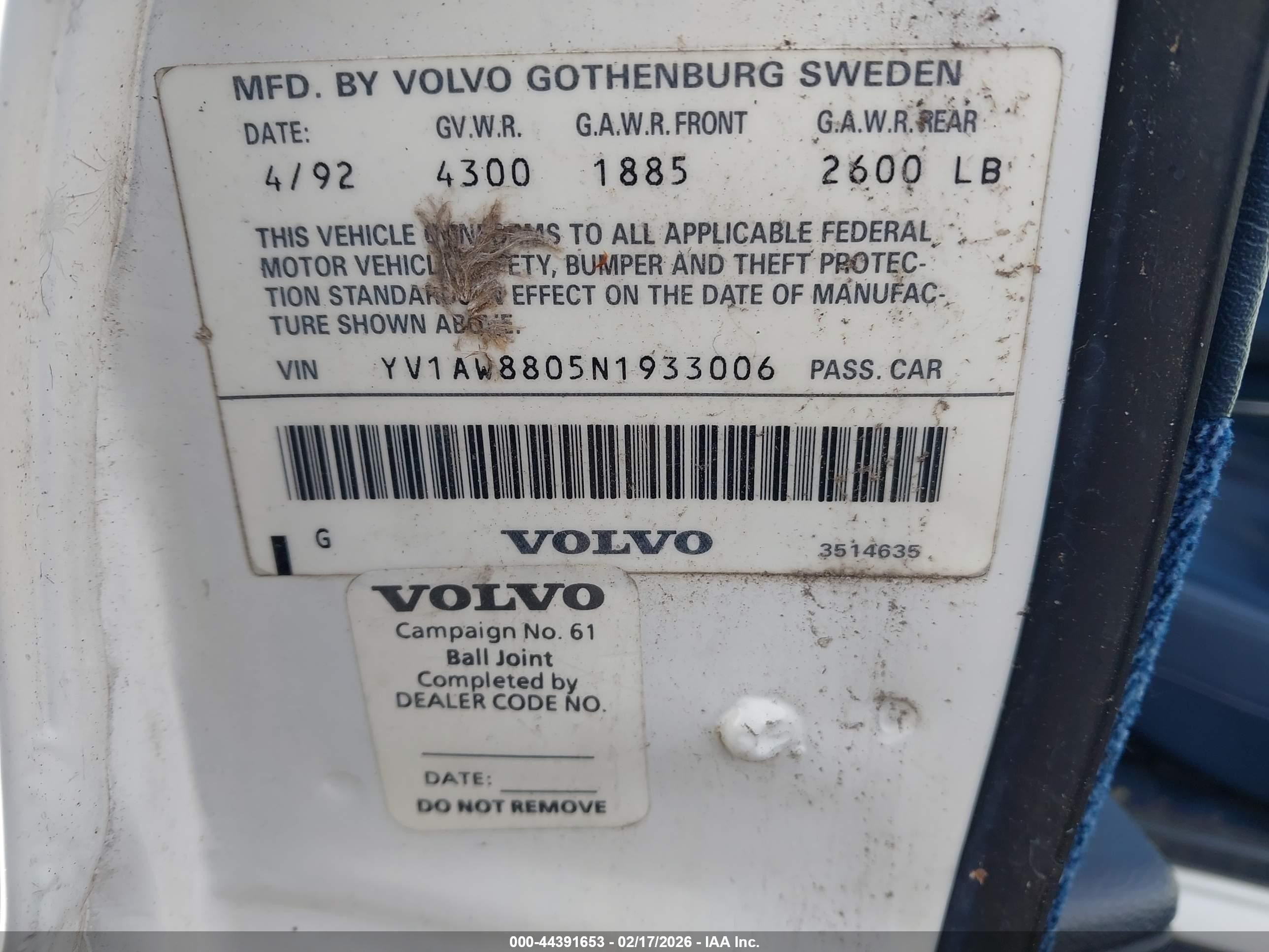 1992 Volvo 240   White vin: YV1AW8805N1933006