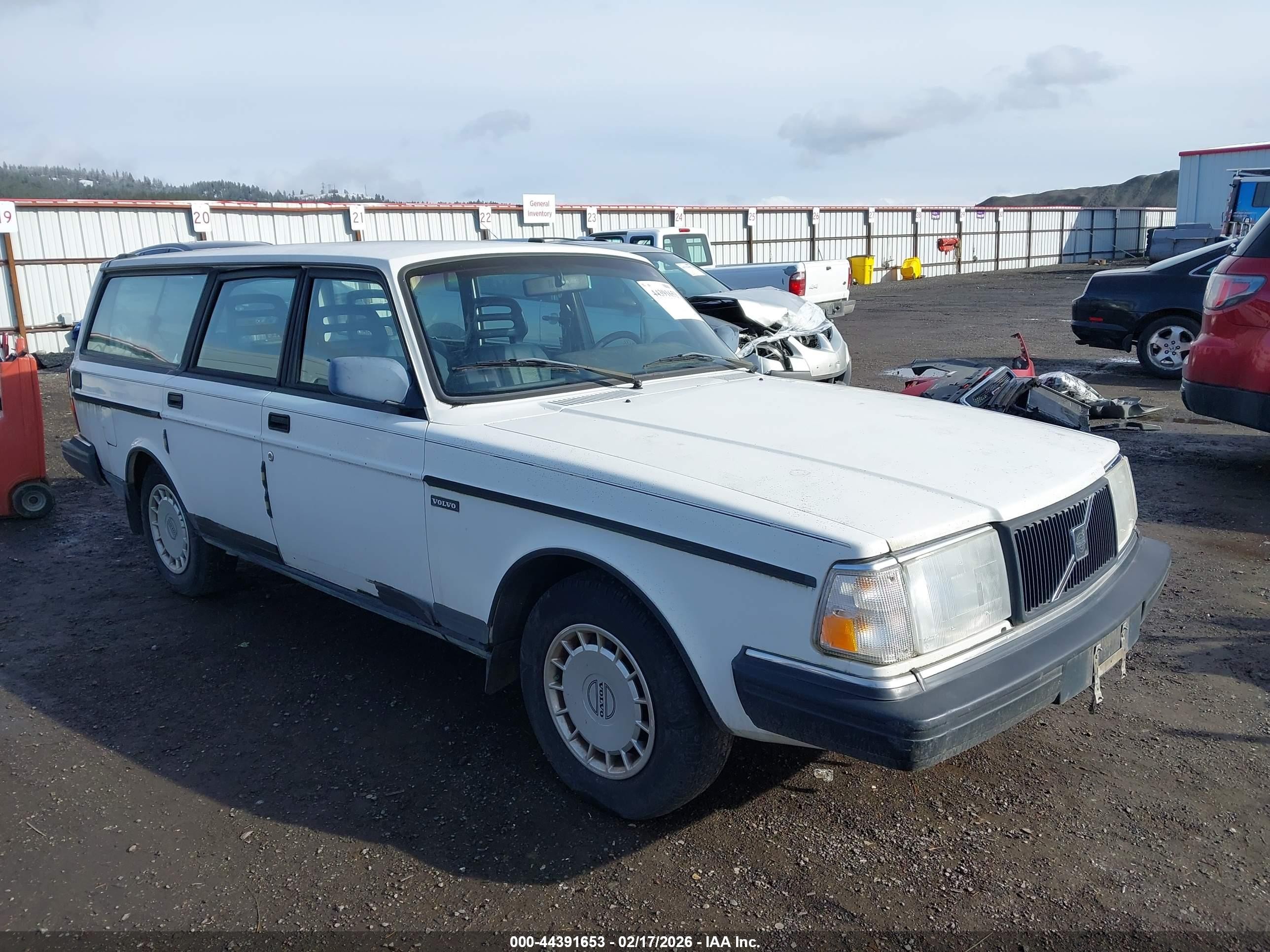 1992 Volvo 240   White vin: YV1AW8805N1933006