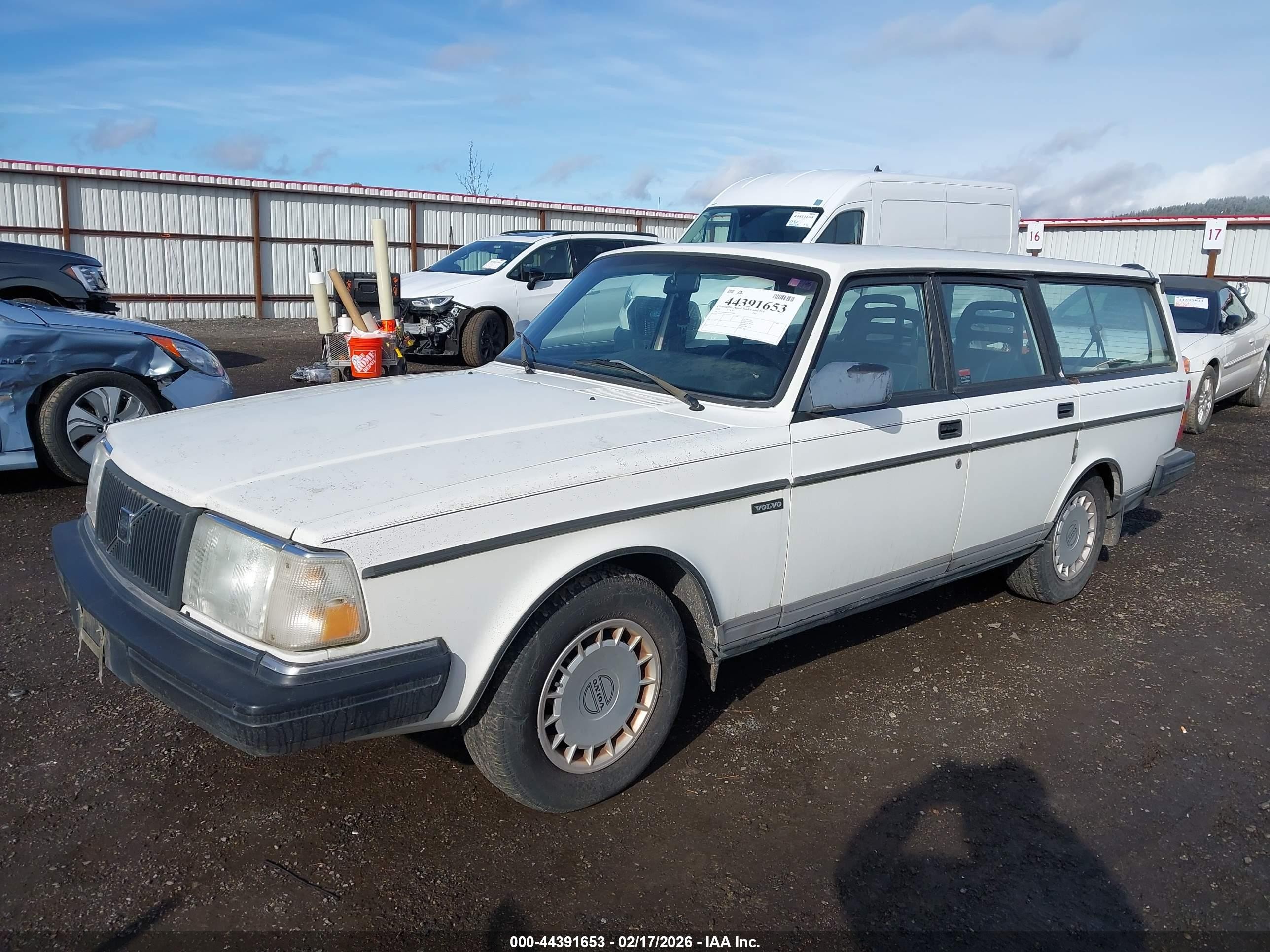 1992 Volvo 240   White vin: YV1AW8805N1933006