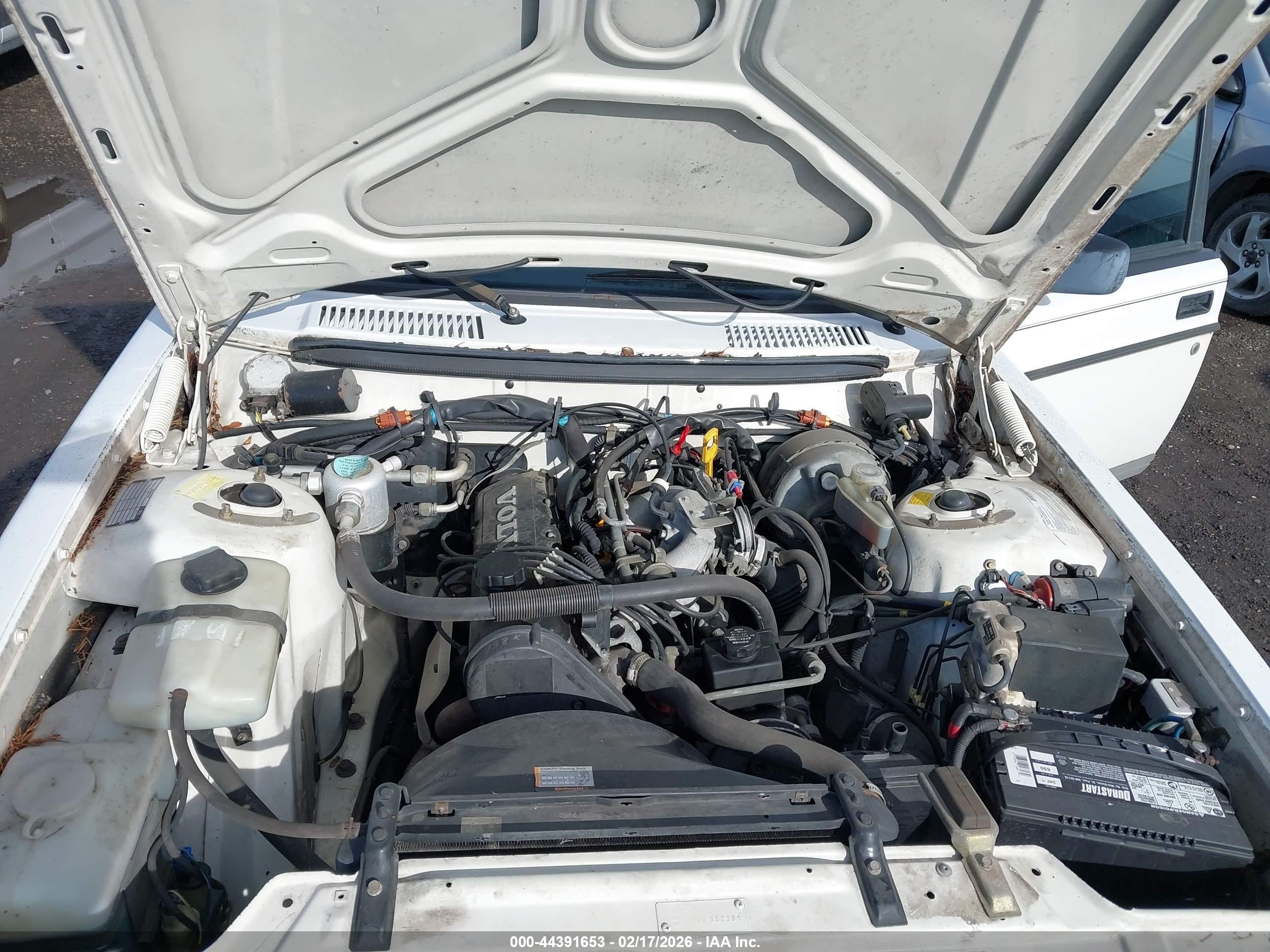 1992 Volvo 240   White vin: YV1AW8805N1933006