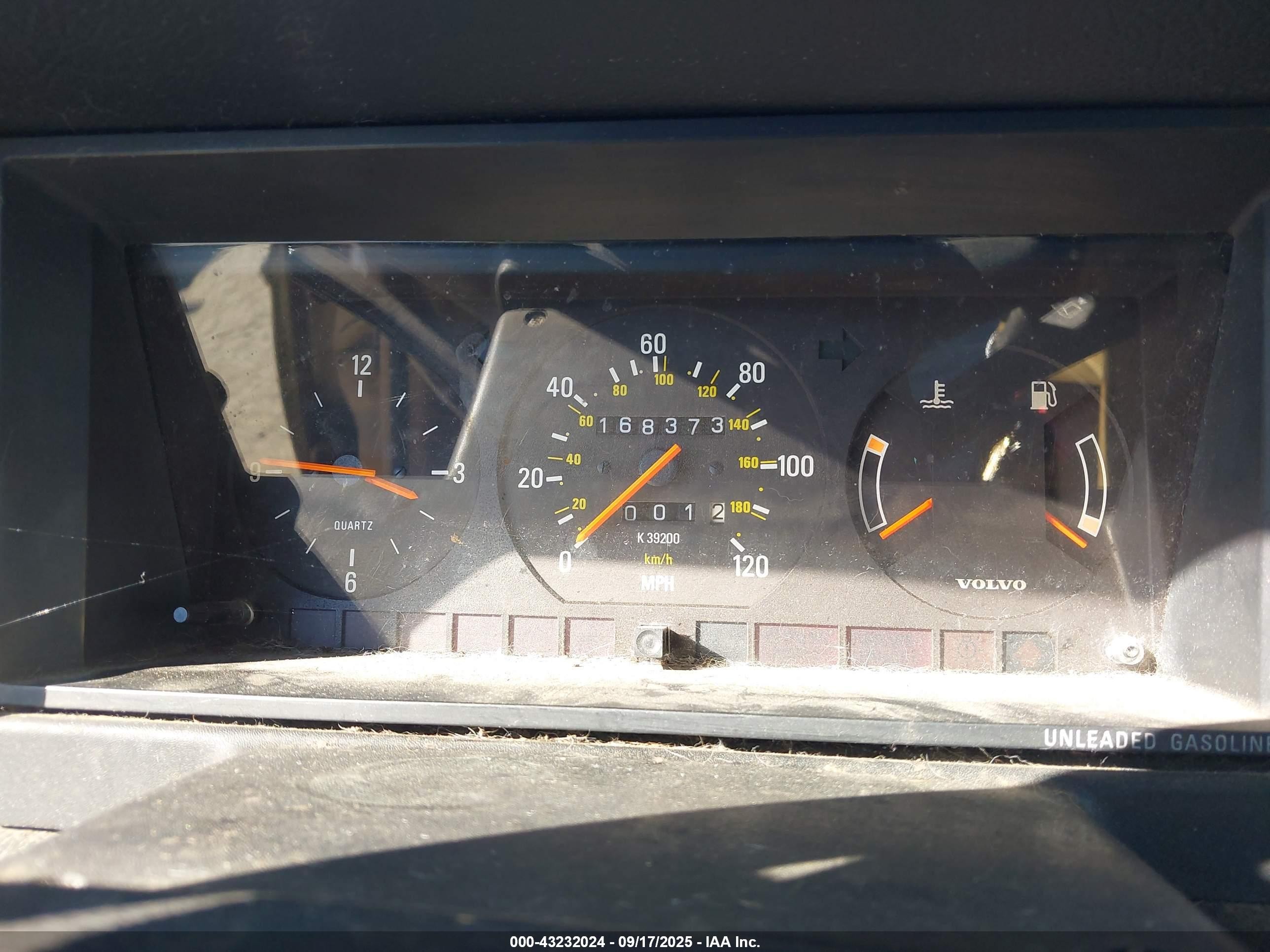 1992 Volvo 240   Золотой vin: YV1AW8810N1920138