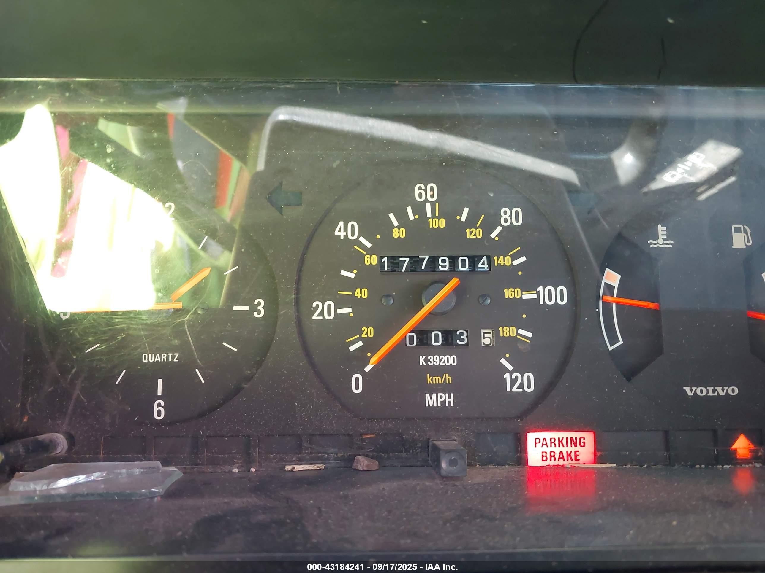 1992 Volvo 240   Silver vin: YV1AW8816N1924436