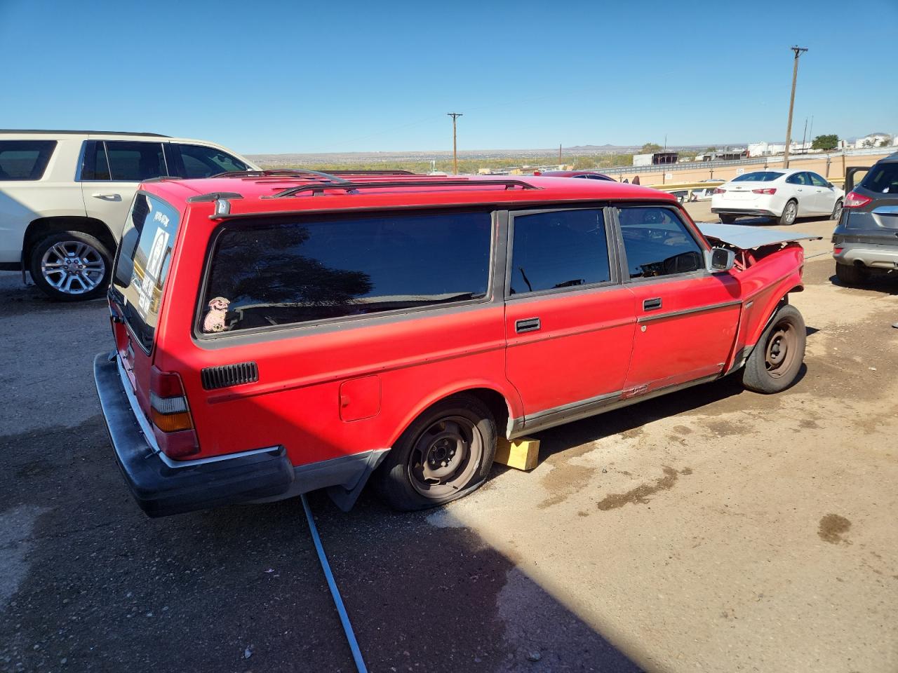 1992 Volvo 240 Red vin: YV1AW8819N1938847