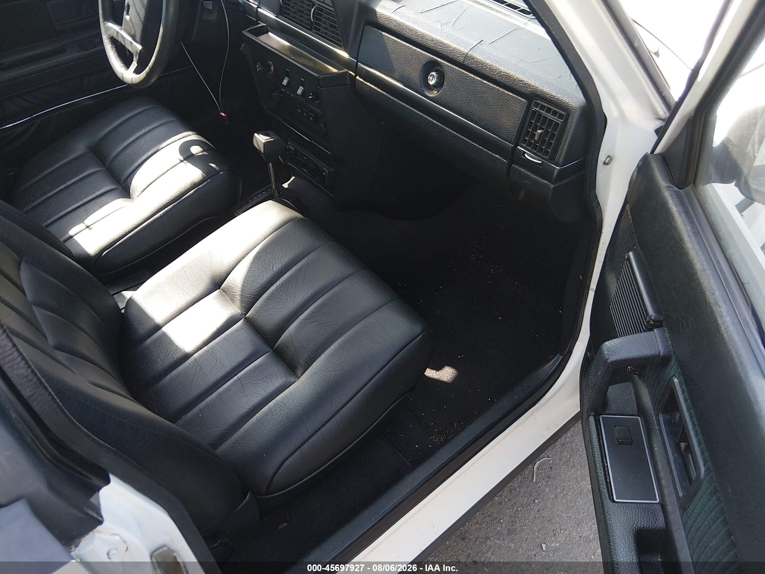 1983 Volvo 244 Glt Белый vin: YV1AX4742D1827055