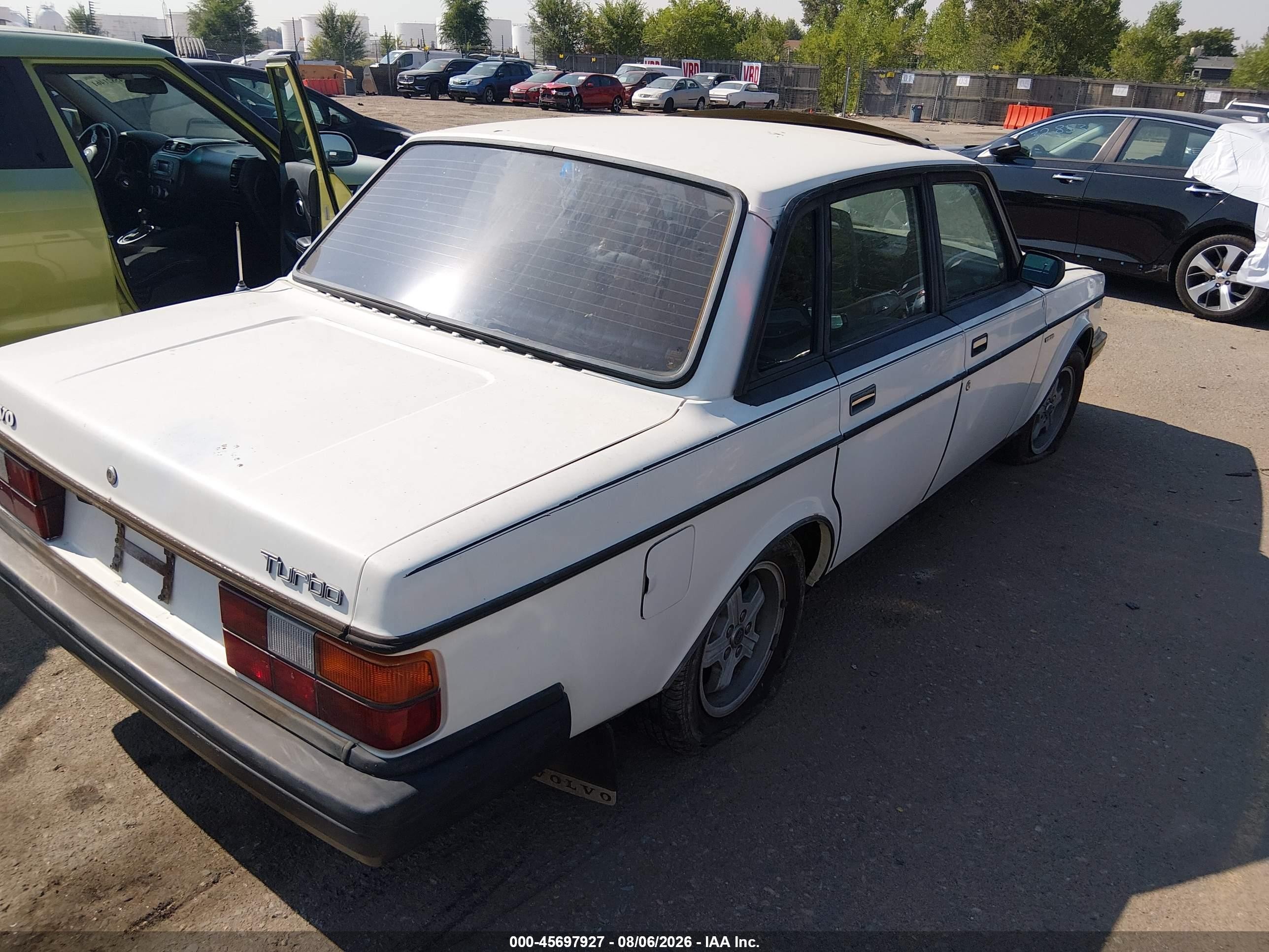 1983 Volvo 244 Glt Белый vin: YV1AX4742D1827055