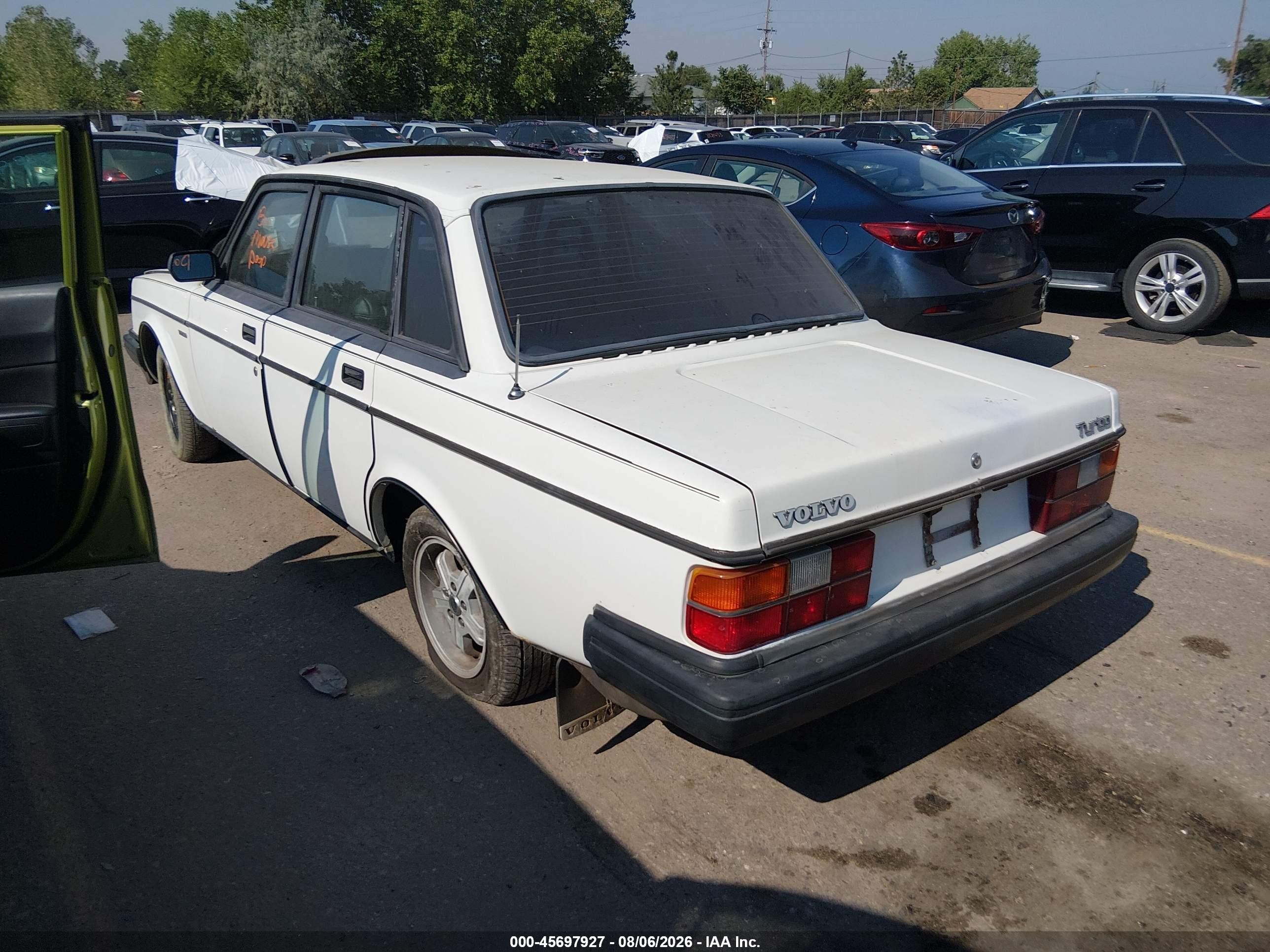 1983 Volvo 244 Glt Белый vin: YV1AX4742D1827055