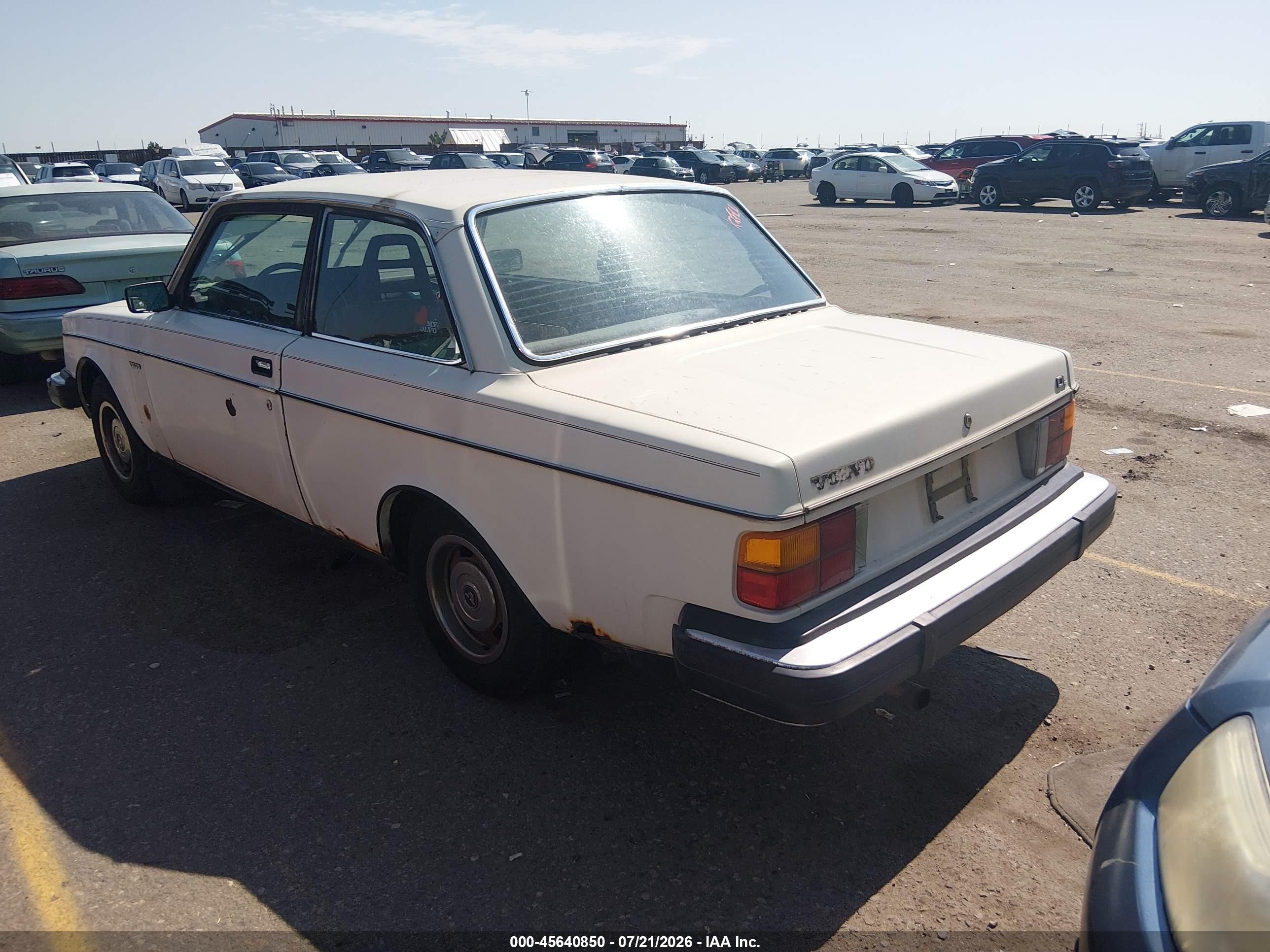 1982 Volvo 242 Dl White vin: YV1AX4921C1214239