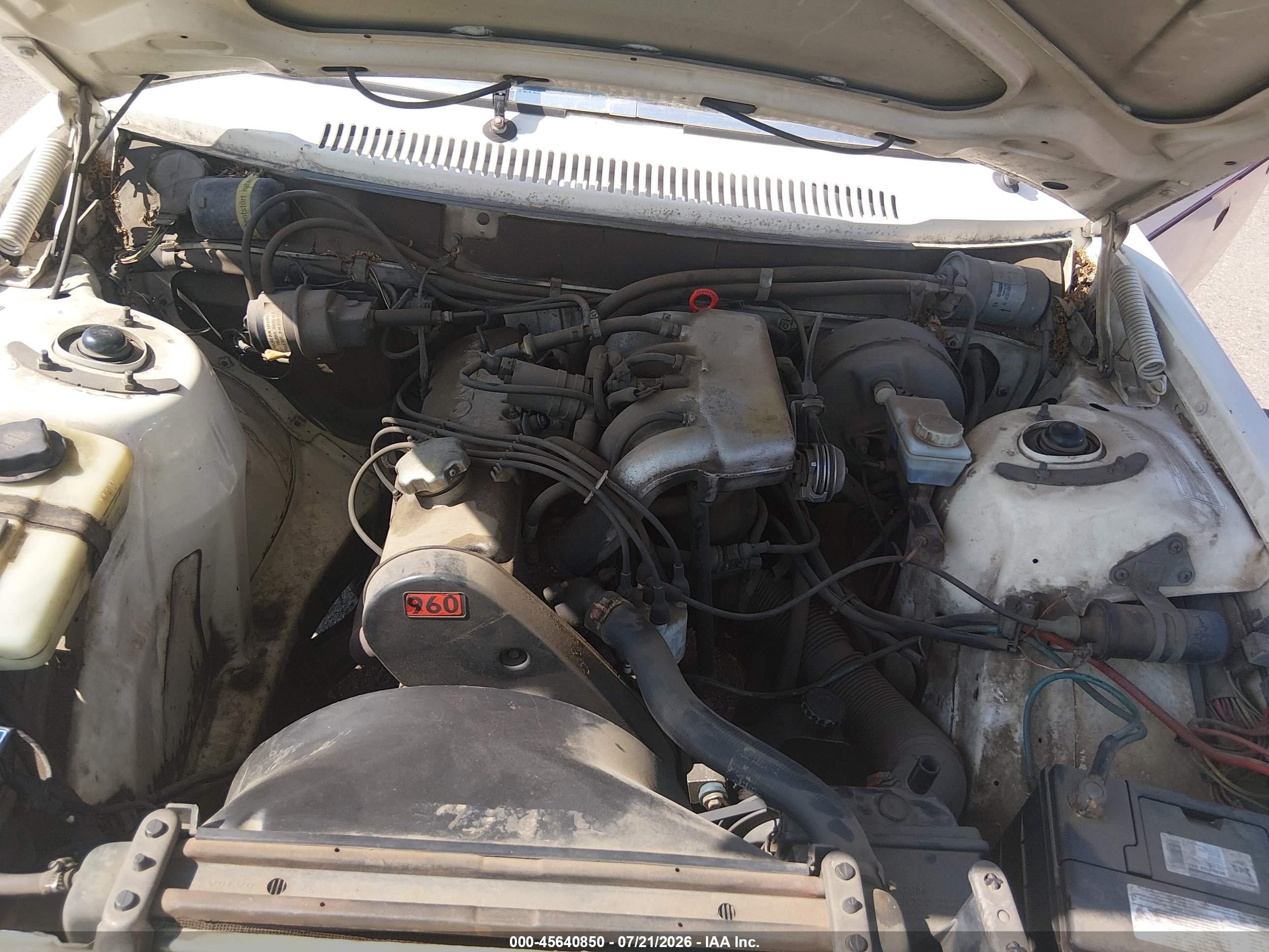 1982 Volvo 242 Dl White vin: YV1AX4921C1214239