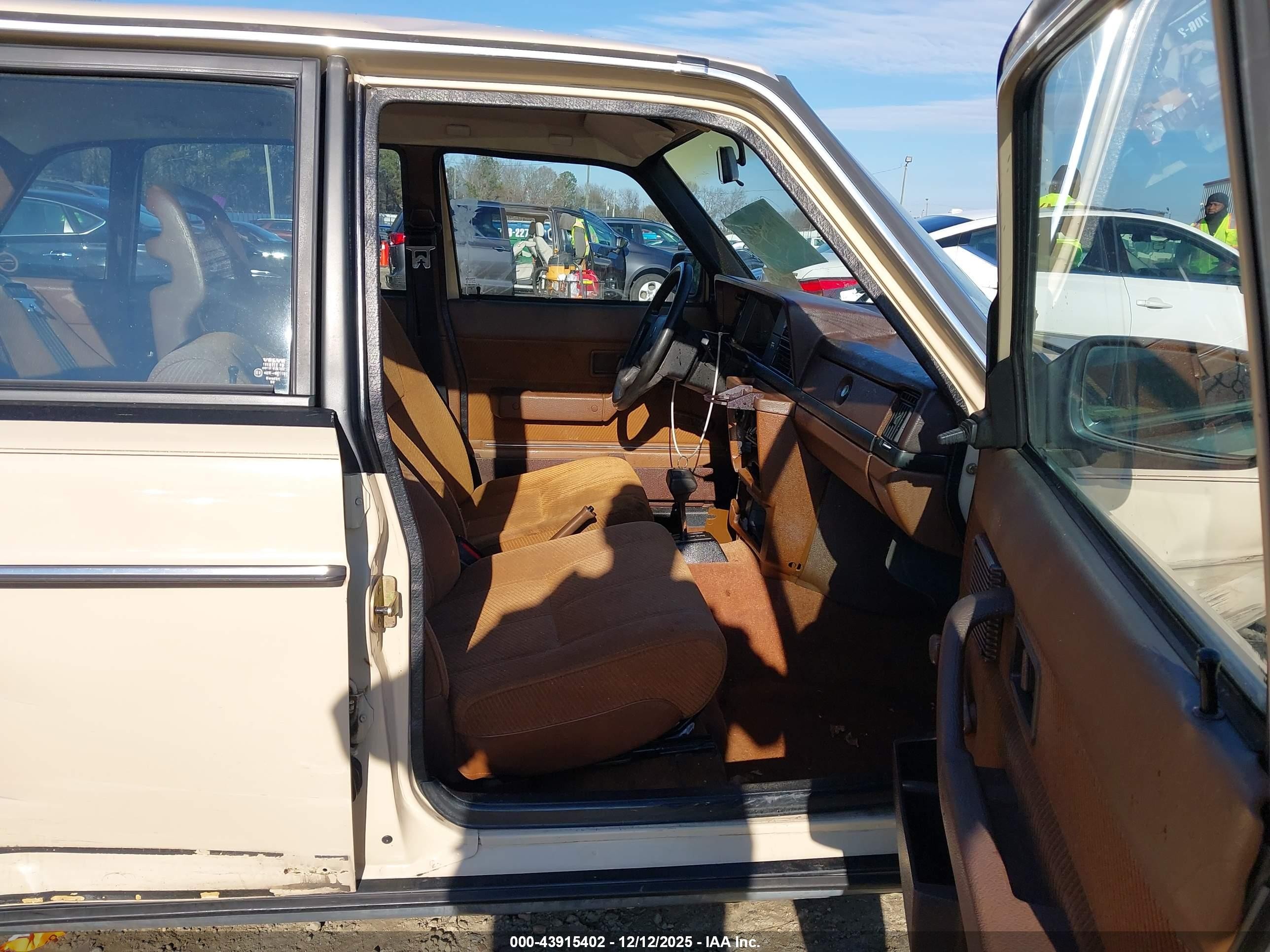 1987 Volvo 244 Dl/gl Кремовый vin: YV1AX8840H1232586