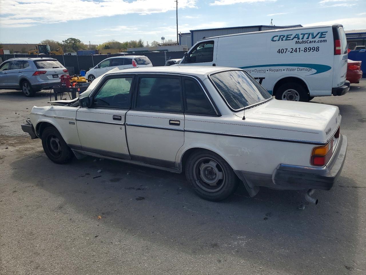 1988 Volvo 244 Dl Белый vin: YV1AX8840J1315652