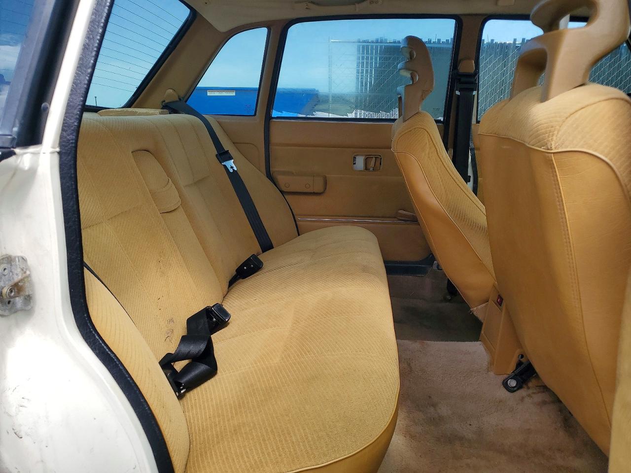 1988 Volvo 244 Dl Белый vin: YV1AX8840J1315652