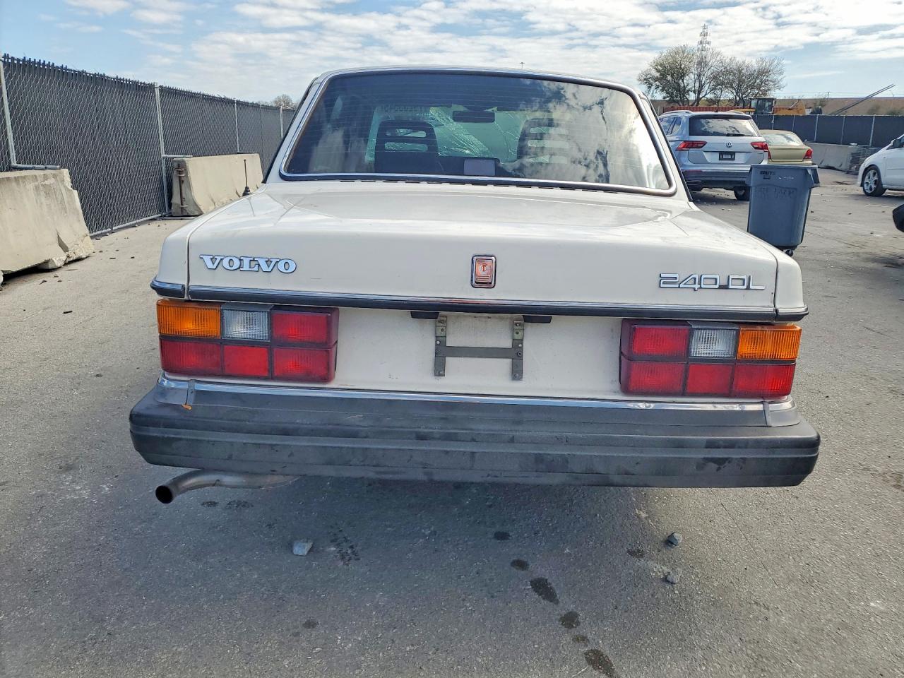 1988 Volvo 244 Dl Белый vin: YV1AX8840J1315652