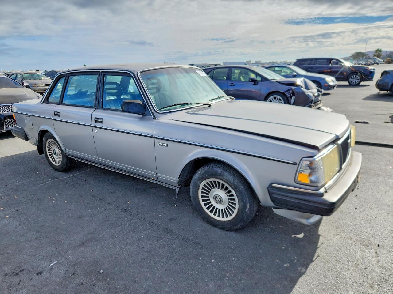 1988 Volvo 244 Dl Silver vin: YV1AX8840J1332015
