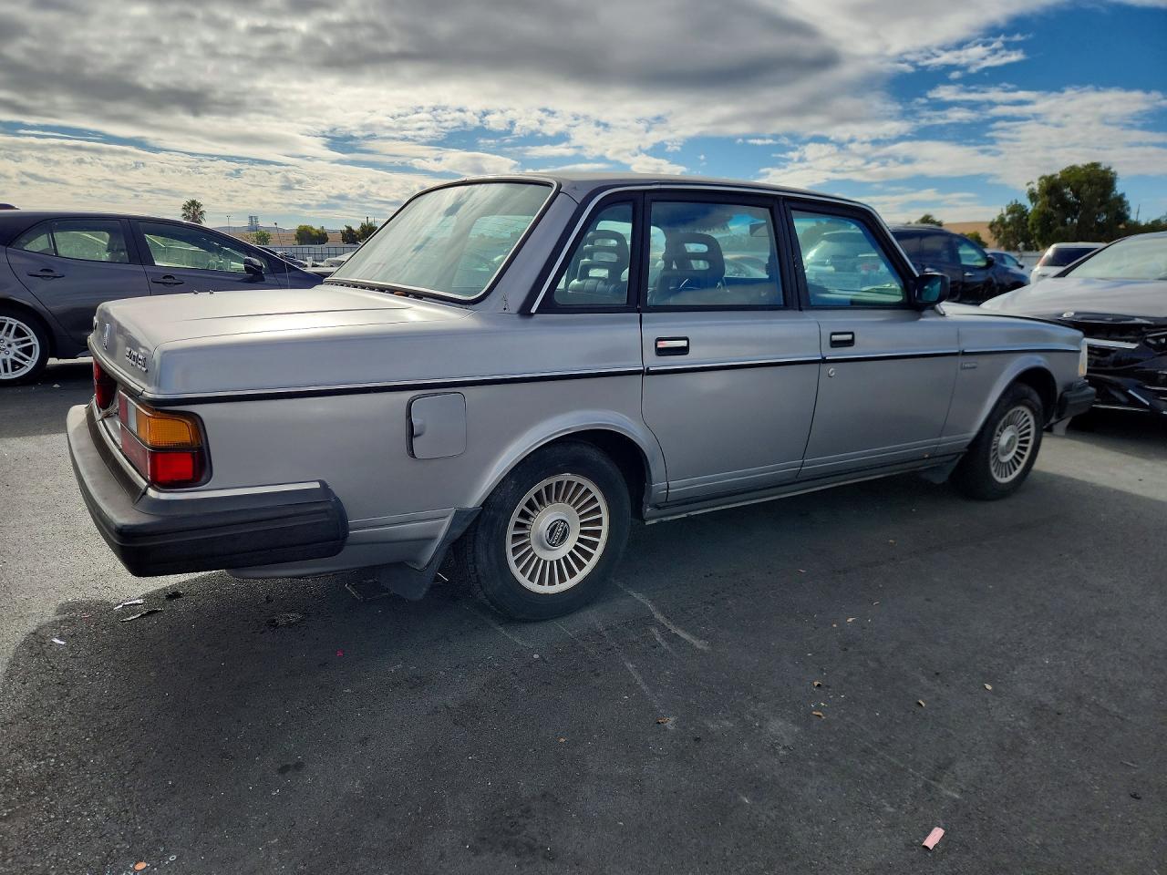 1988 Volvo 244 Dl Silver vin: YV1AX8840J1332015