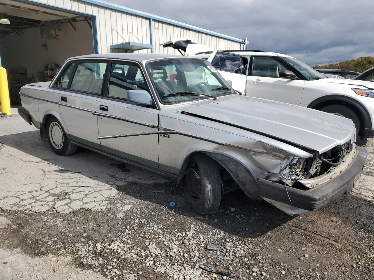 1989 Volvo 244 Dl Серебряный vin: YV1AX8842K1369083