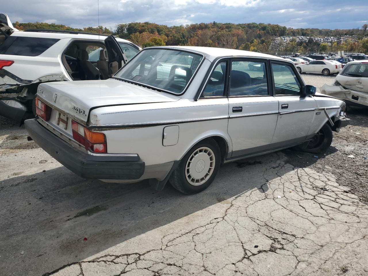 1989 Volvo 244 Dl Серебряный vin: YV1AX8842K1369083