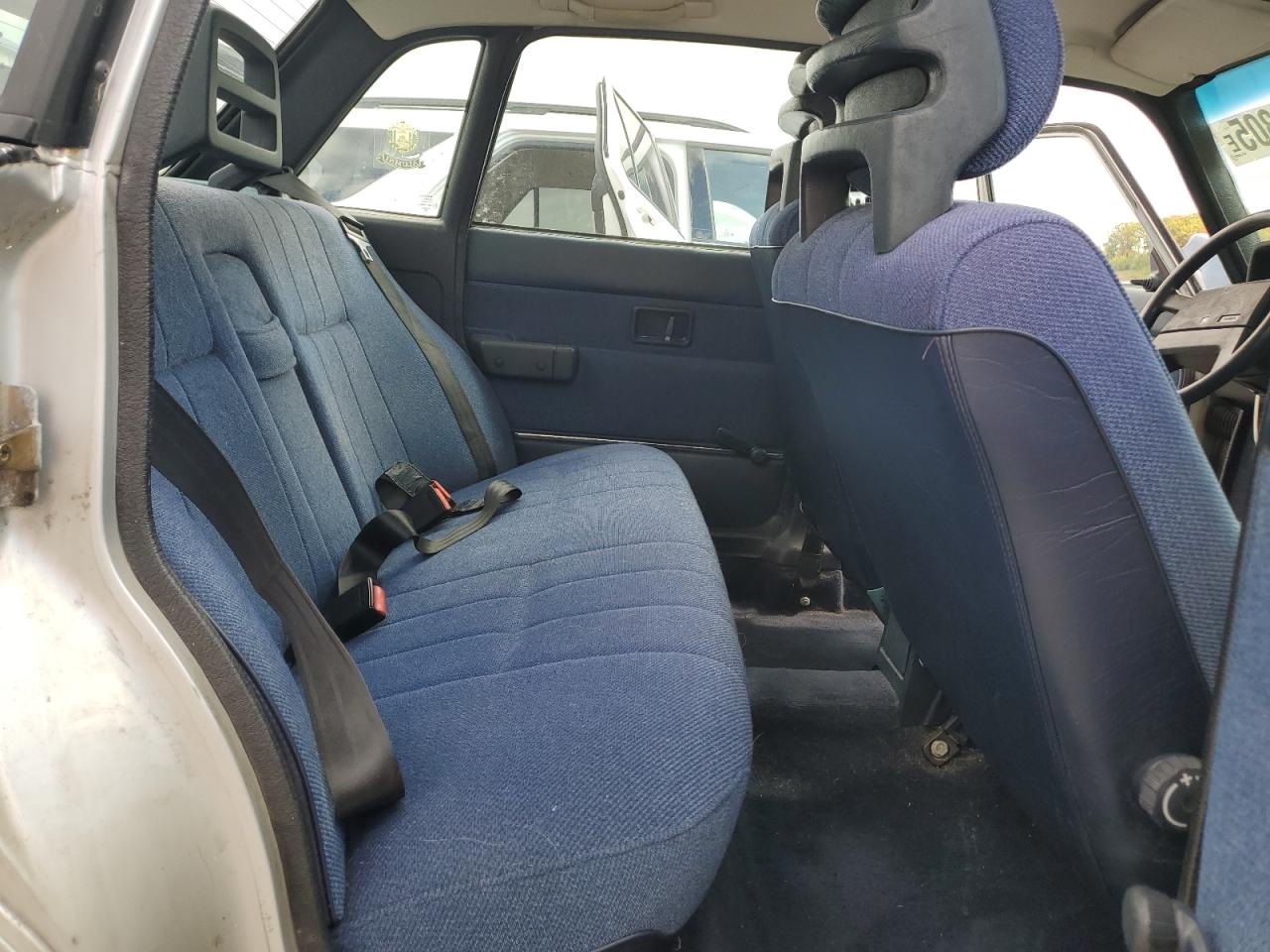 1989 Volvo 244 Dl Серебряный vin: YV1AX8842K1369083