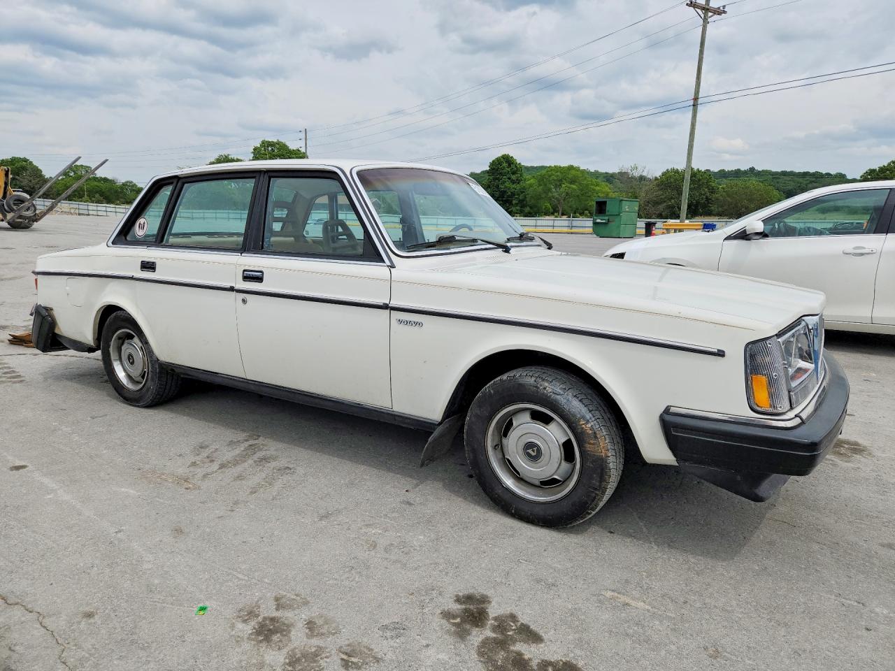 1984 Volvo 244 Dl White vin: YV1AX8843E1059383