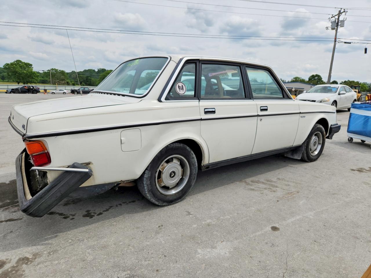 1984 Volvo 244 Dl White vin: YV1AX8843E1059383