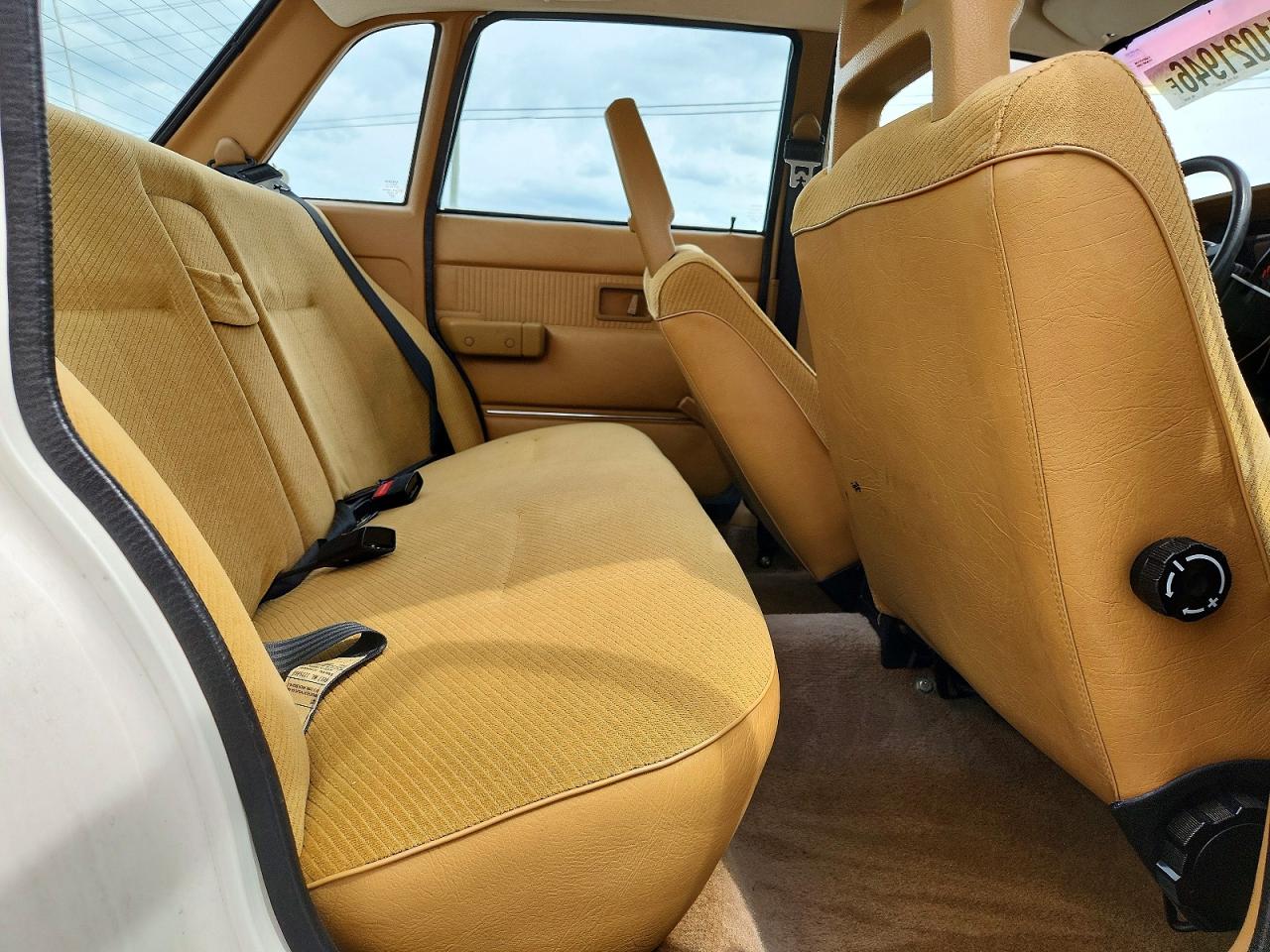 1984 Volvo 244 Dl White vin: YV1AX8843E1059383