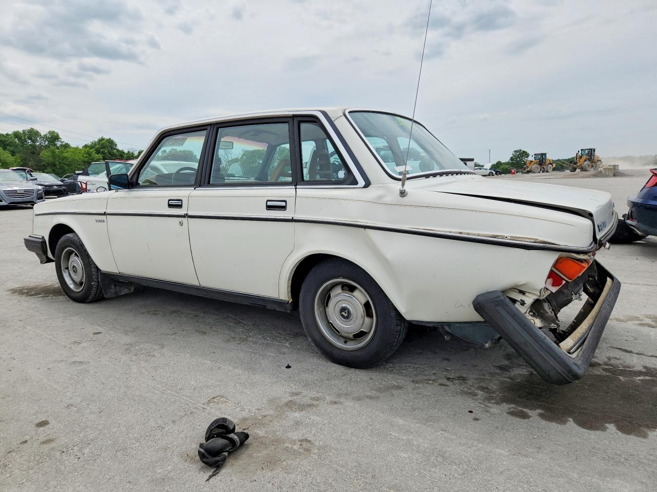 1984 Volvo 244 Dl White vin: YV1AX8843E1059383