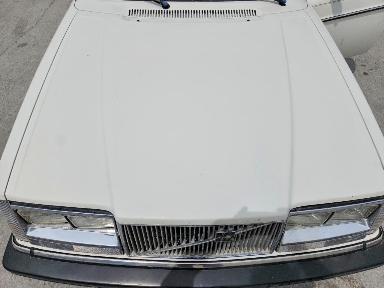 1984 Volvo 244 Dl White vin: YV1AX8843E1059383