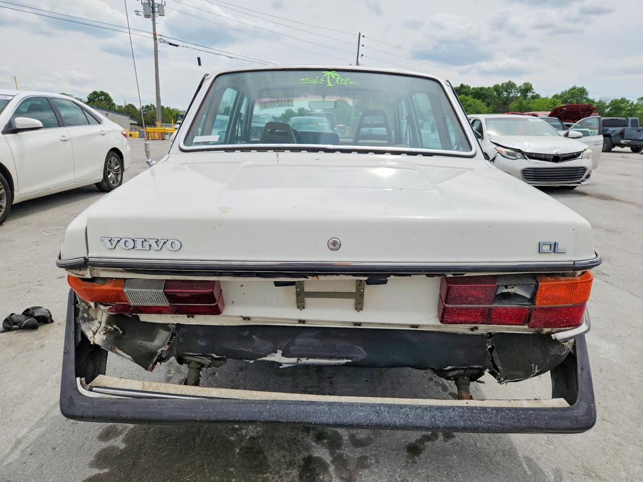 1984 Volvo 244 Dl White vin: YV1AX8843E1059383