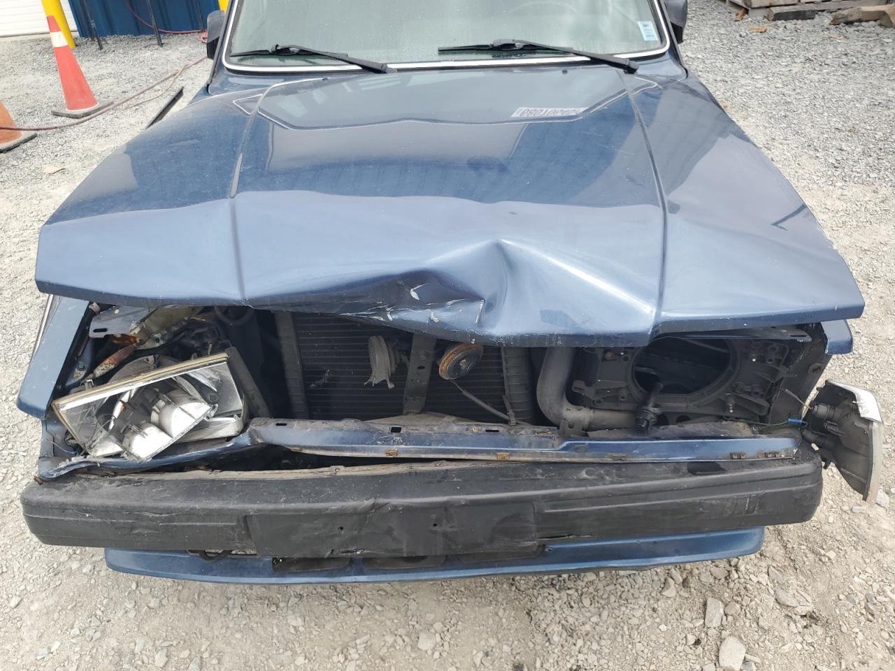 1988 Volvo 244 Dl Blue vin: YV1AX8844J1285703