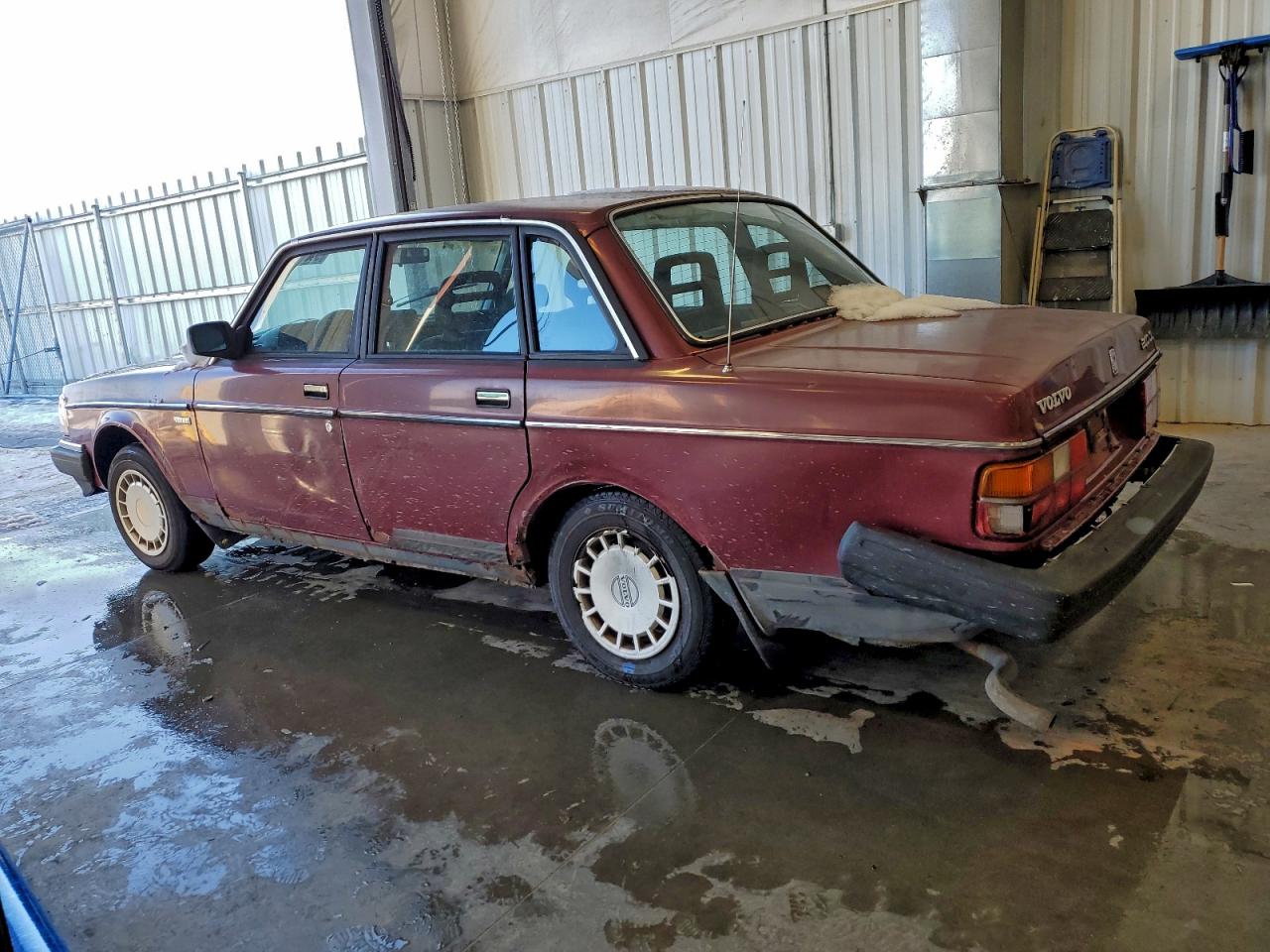 1989 Volvo 244 Dl Red vin: YV1AX8844K1343908