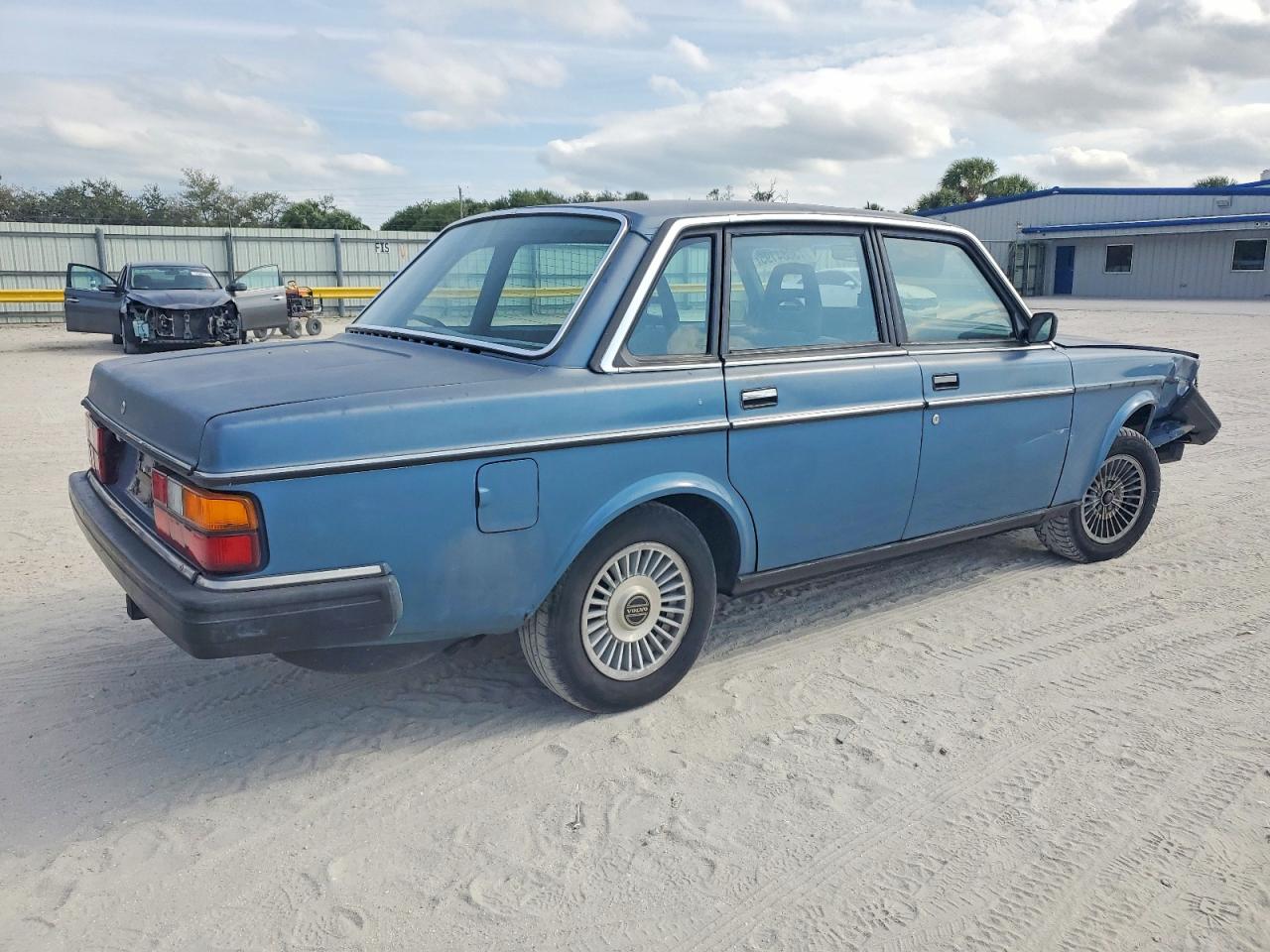 1983 Volvo 244 Dl Blue vin: YV1AX8847D1873924