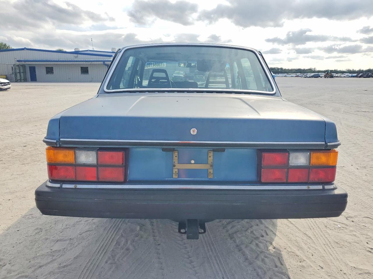 1983 Volvo 244 Dl Blue vin: YV1AX8847D1873924