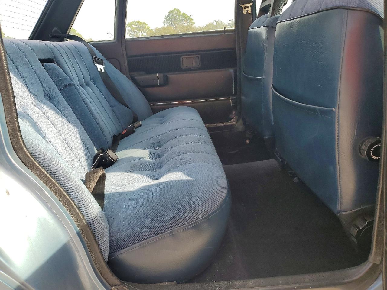 1983 Volvo 244 Dl Blue vin: YV1AX8847D1873924