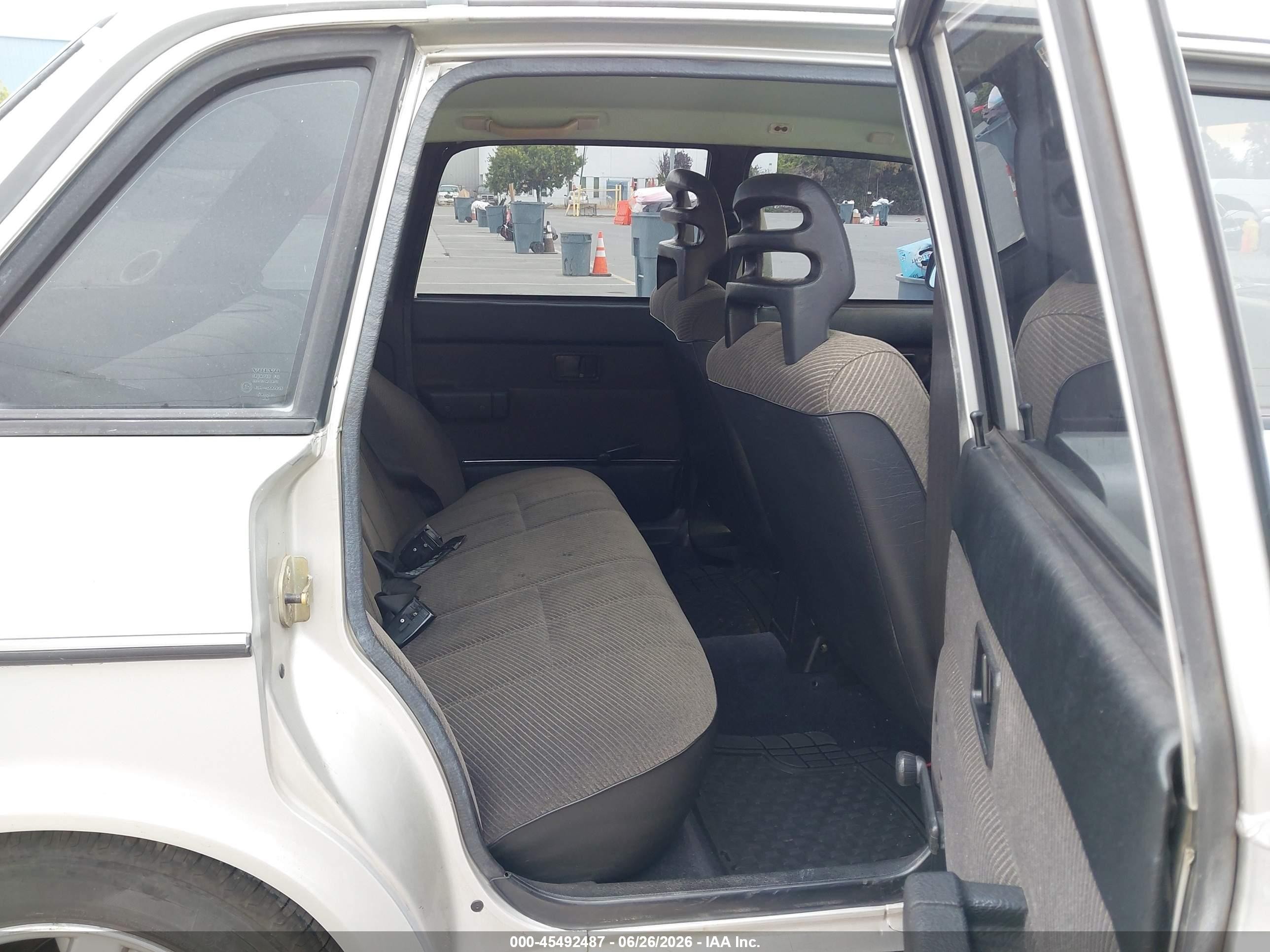 1987 Volvo 244 Dl/gl Серебряный vin: YV1AX8847H1229586