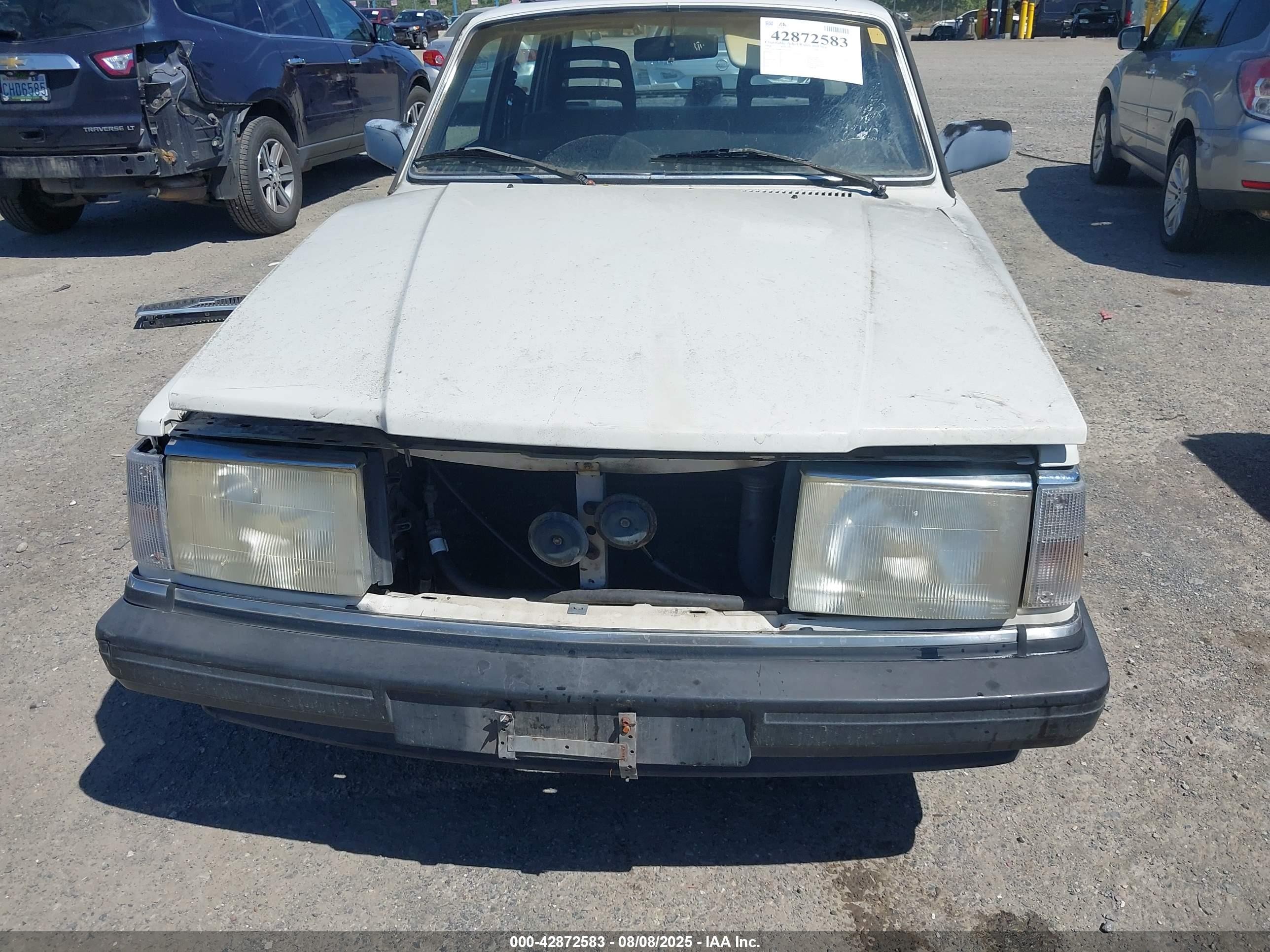 1988 Volvo 244 Dl/gl White vin: YV1AX8847J1313753