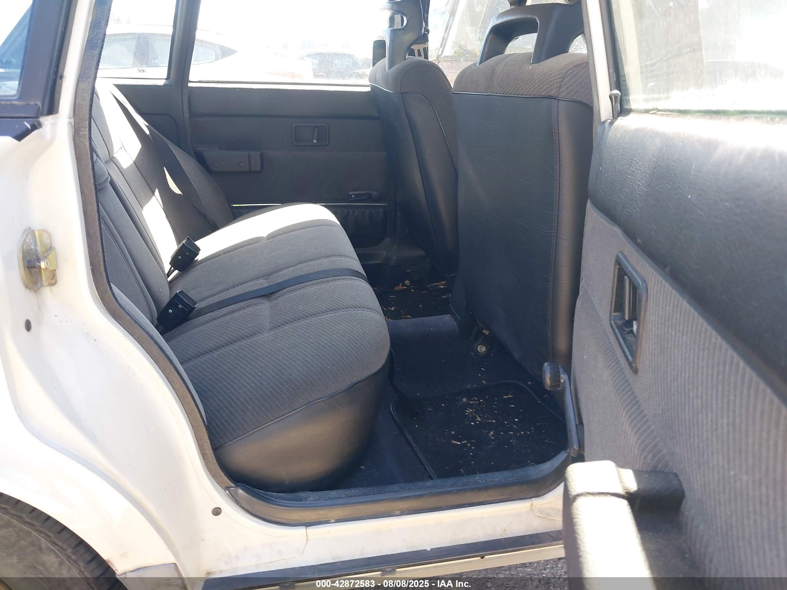 1988 Volvo 244 Dl/gl White vin: YV1AX8847J1313753