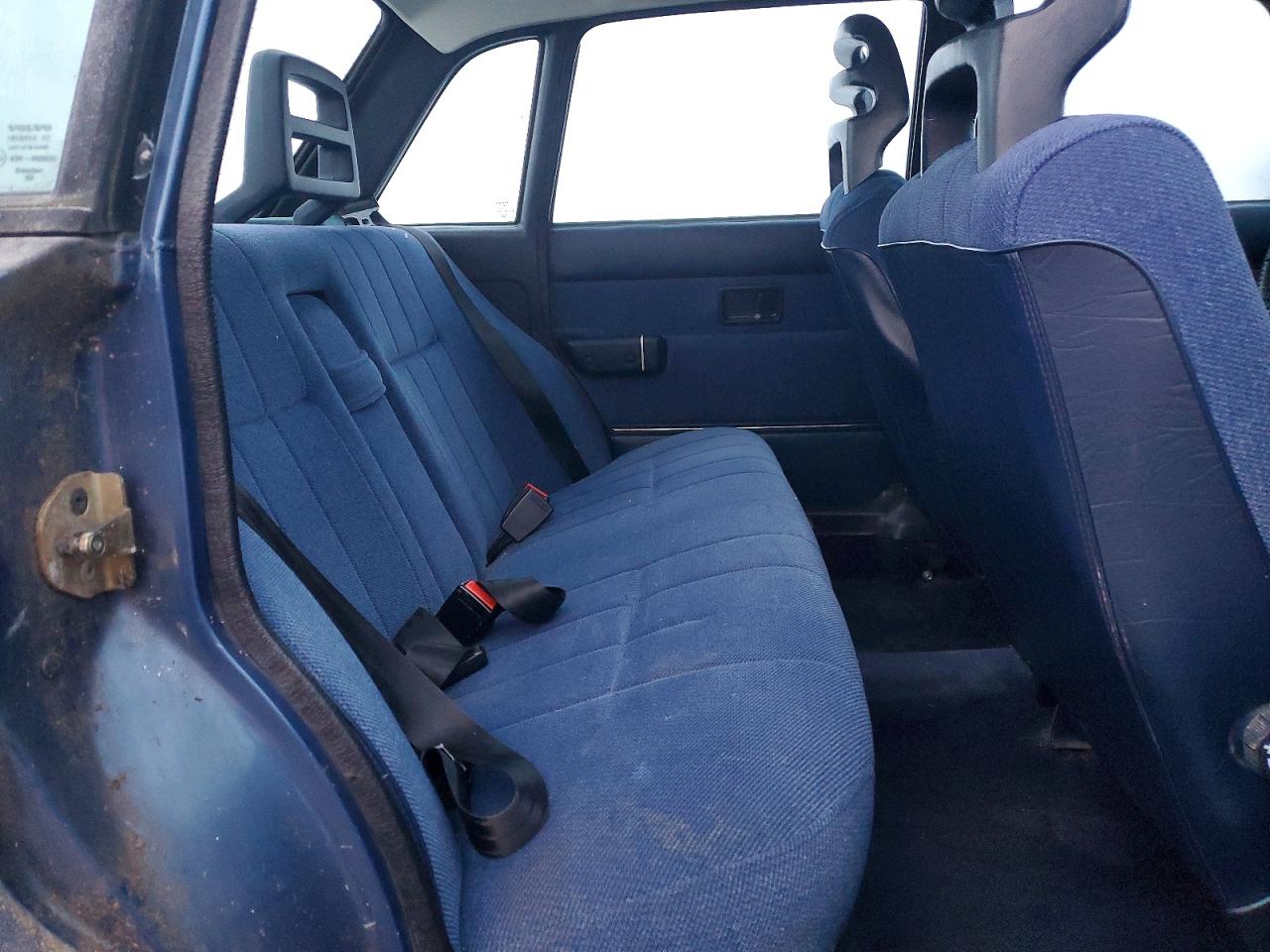 1989 Volvo 244 Dl Blue vin: YV1AX8847K1358337