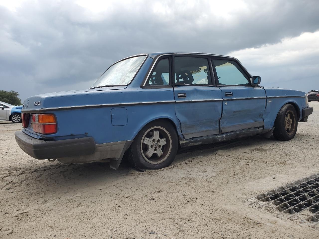 1988 Volvo 244 Dl   Синий vin: YV1AX8848J1281170