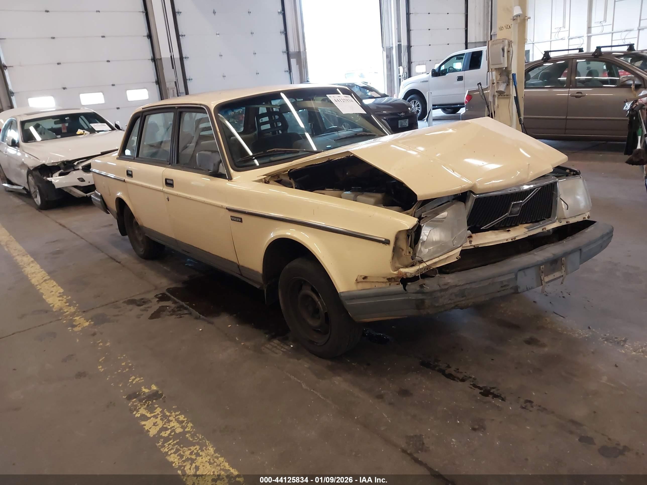 1987 Volvo 244 Dl/gl Желтый vin: YV1AX8849H1253789