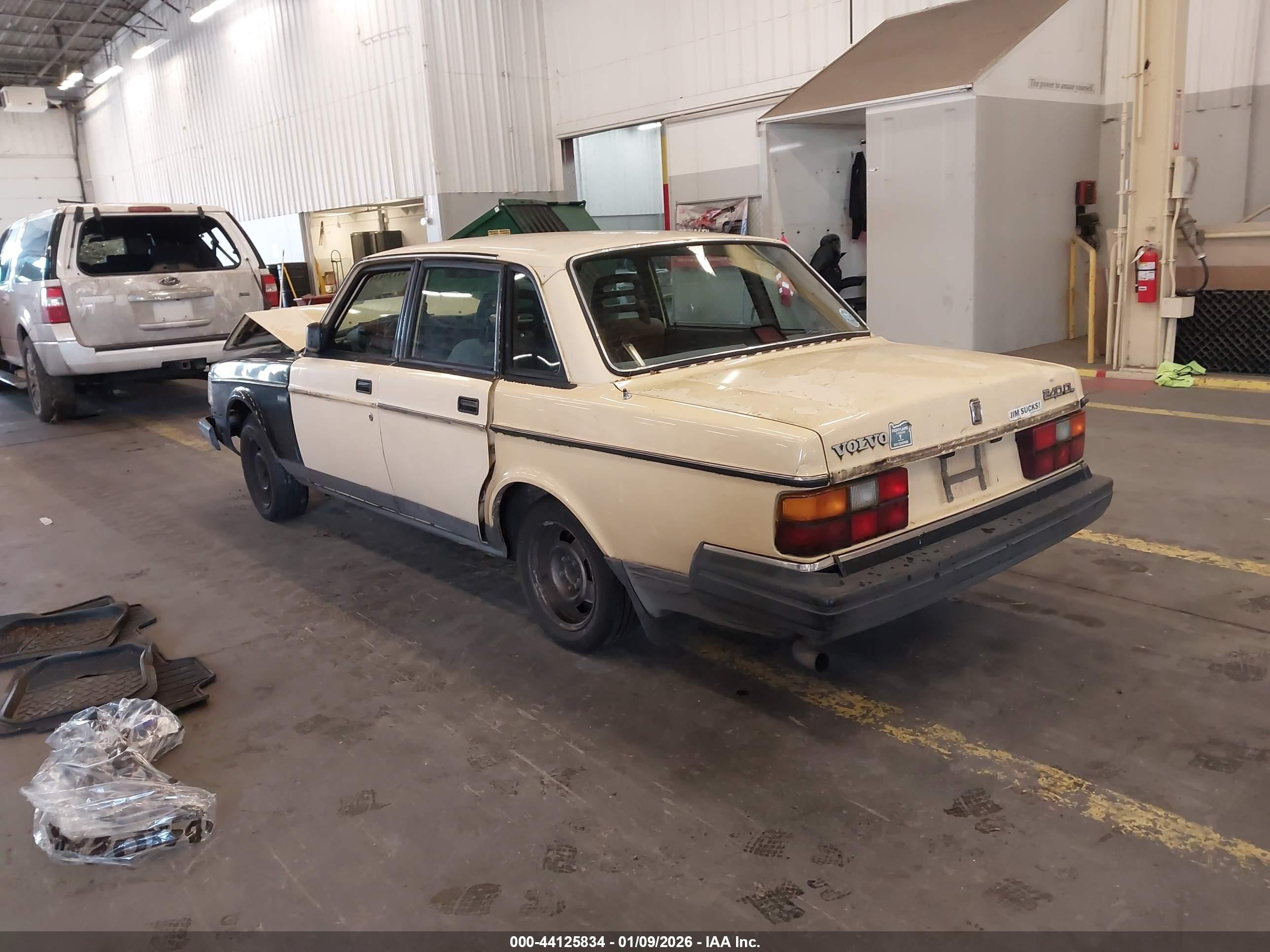 1987 Volvo 244 Dl/gl Желтый vin: YV1AX8849H1253789