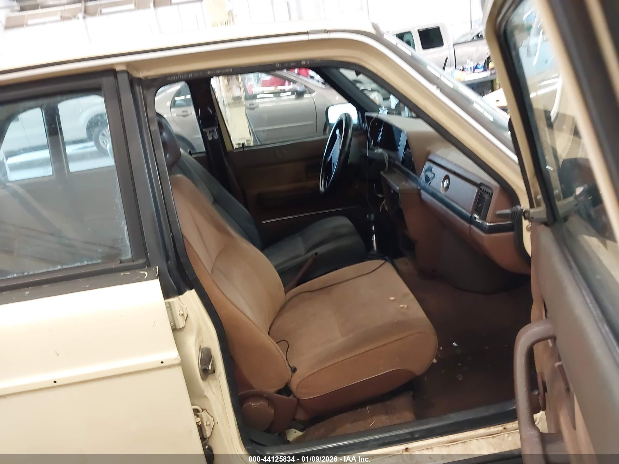 1987 Volvo 244 Dl/gl Желтый vin: YV1AX8849H1253789