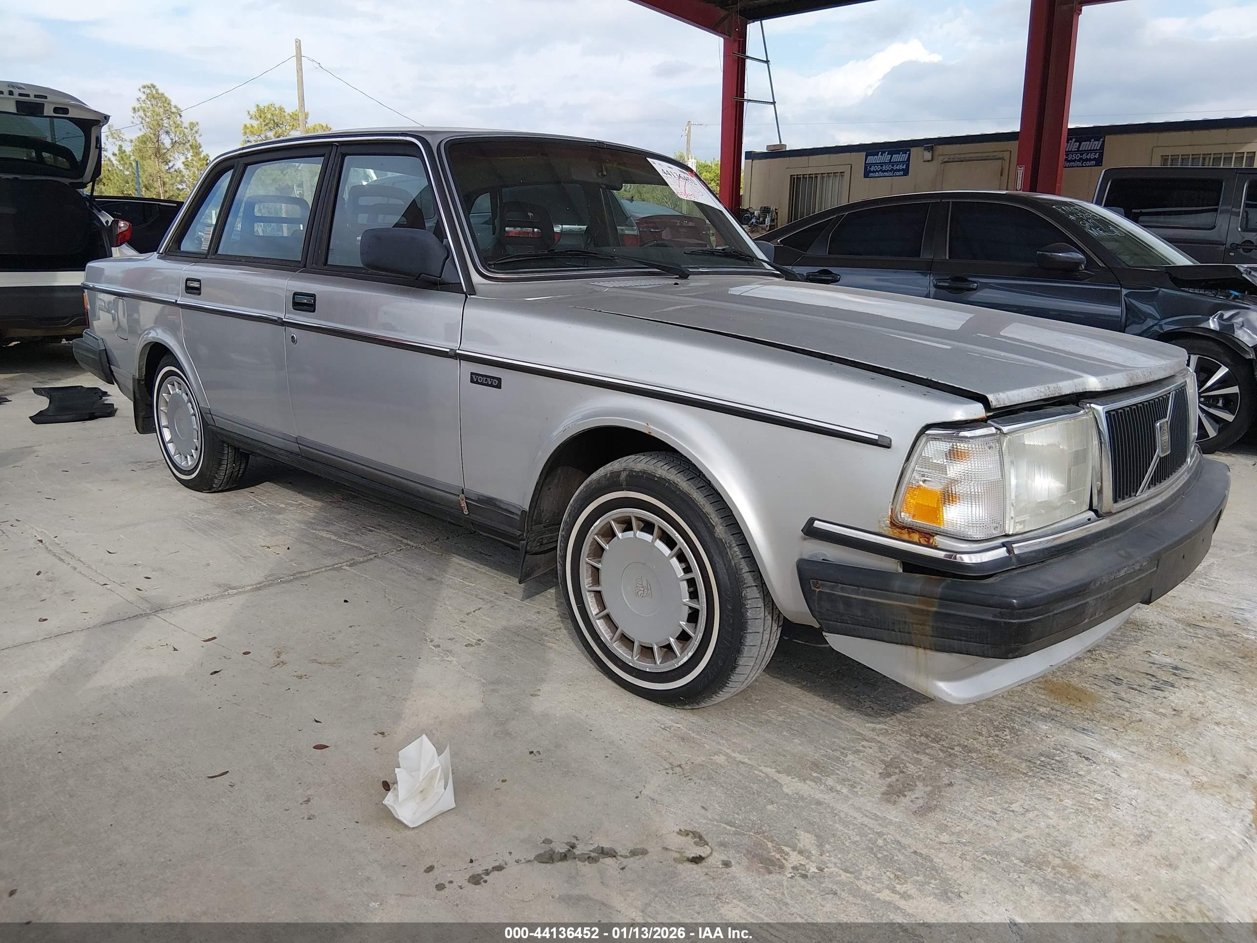 1989 Volvo 244 Dl/gl Silver vin: YV1AX8849K1371297