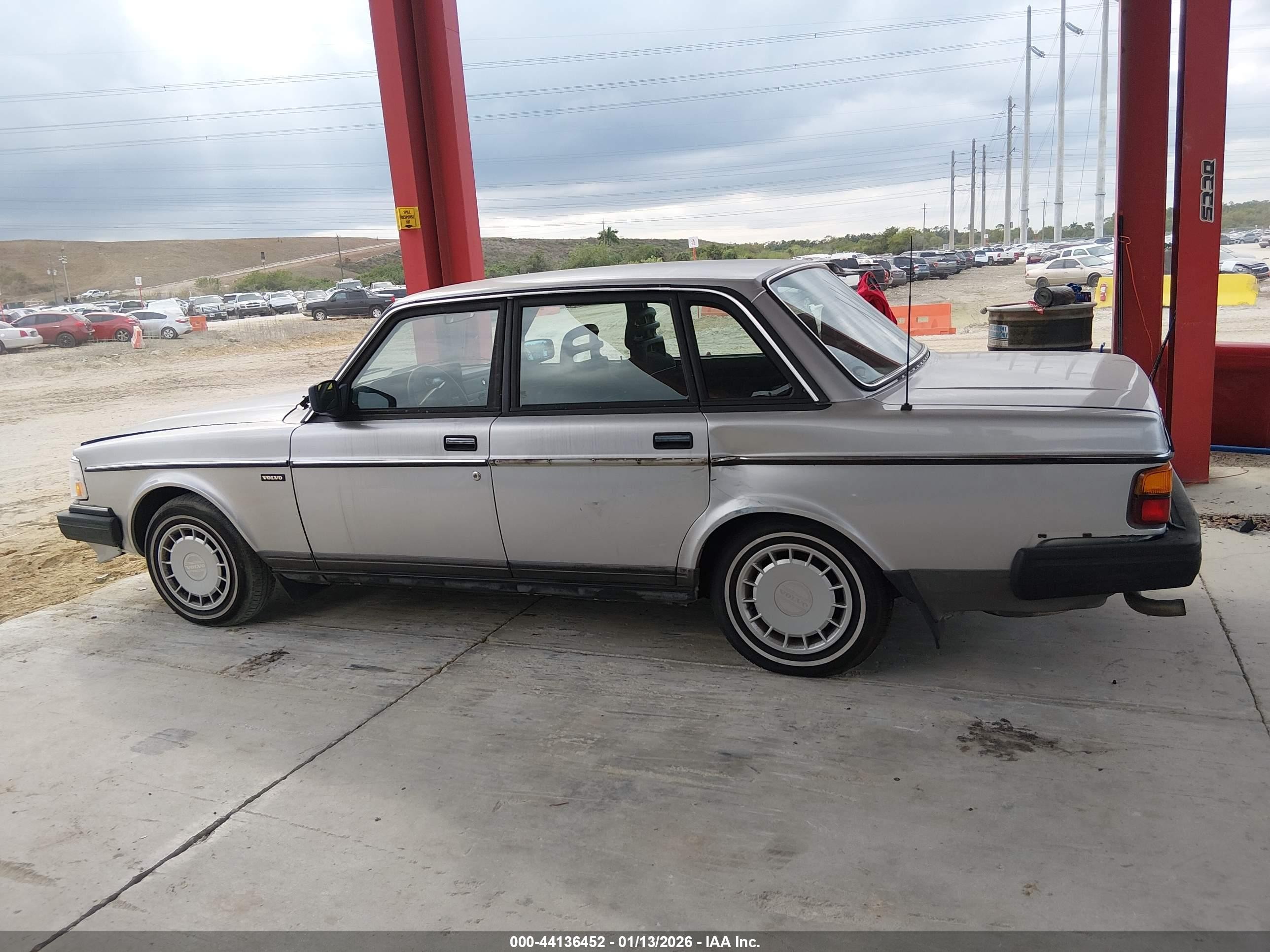 1989 Volvo 244 Dl/gl Silver vin: YV1AX8849K1371297