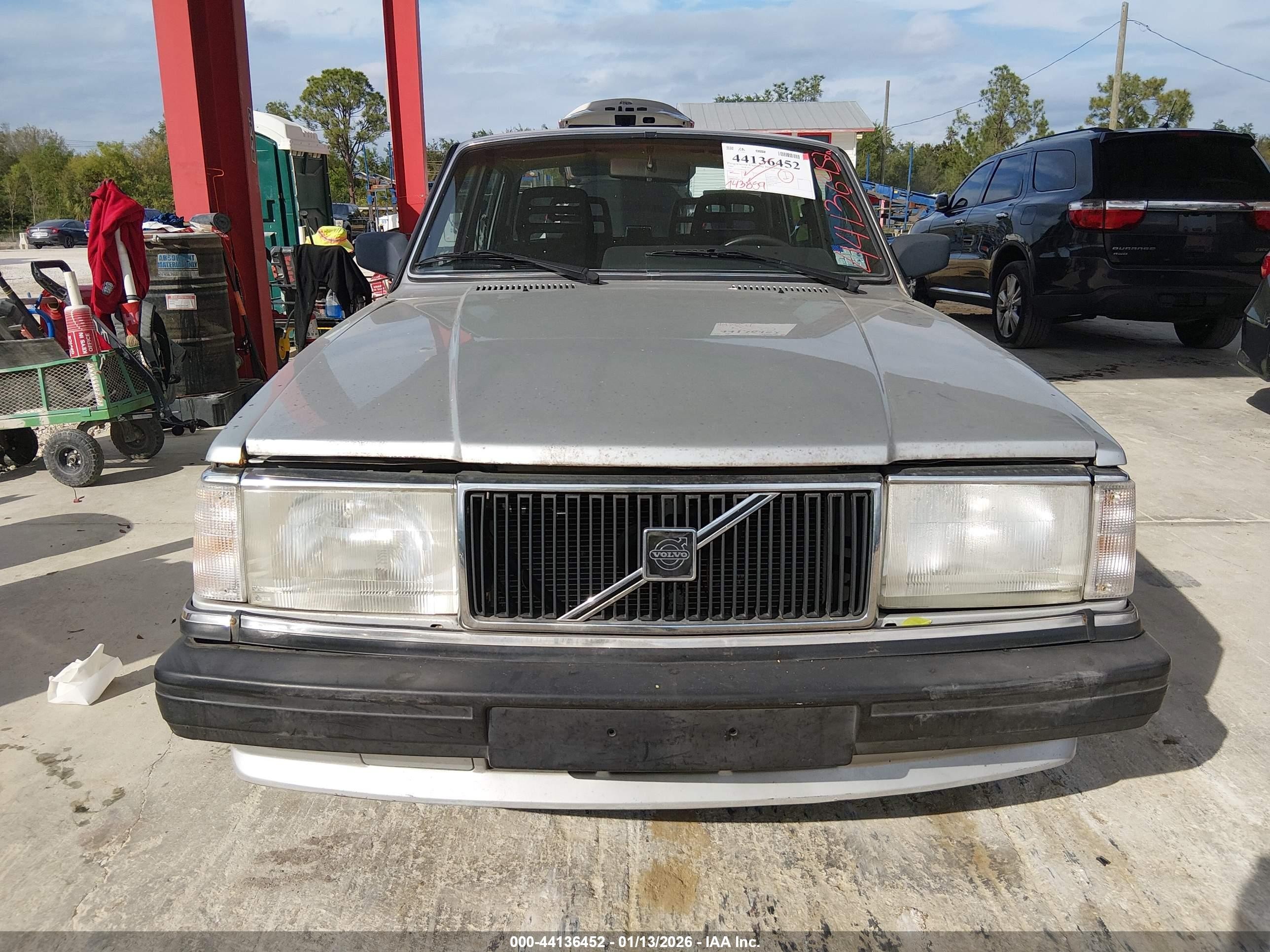 1989 Volvo 244 Dl/gl Silver vin: YV1AX8849K1371297
