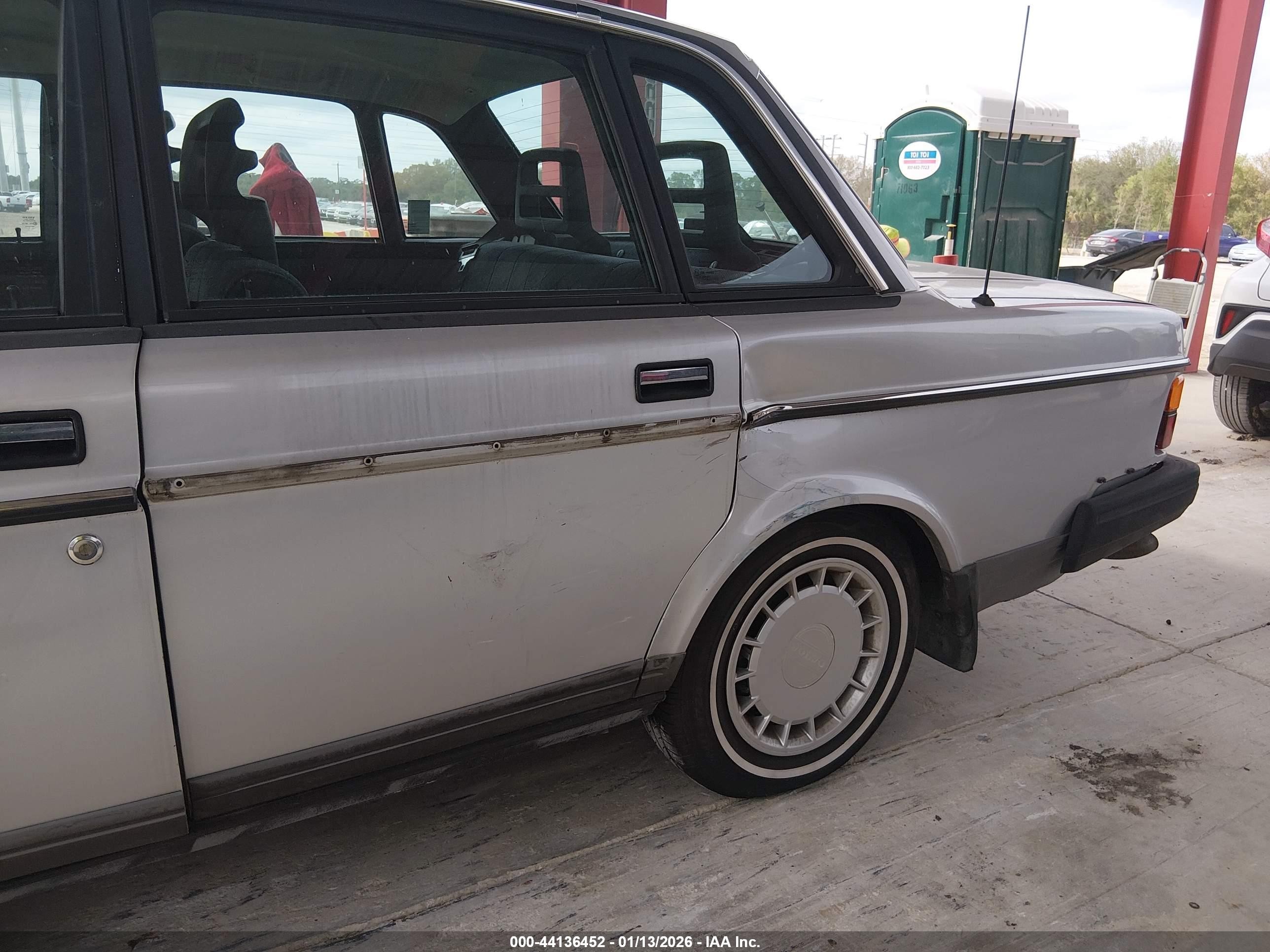 1989 Volvo 244 Dl/gl Silver vin: YV1AX8849K1371297