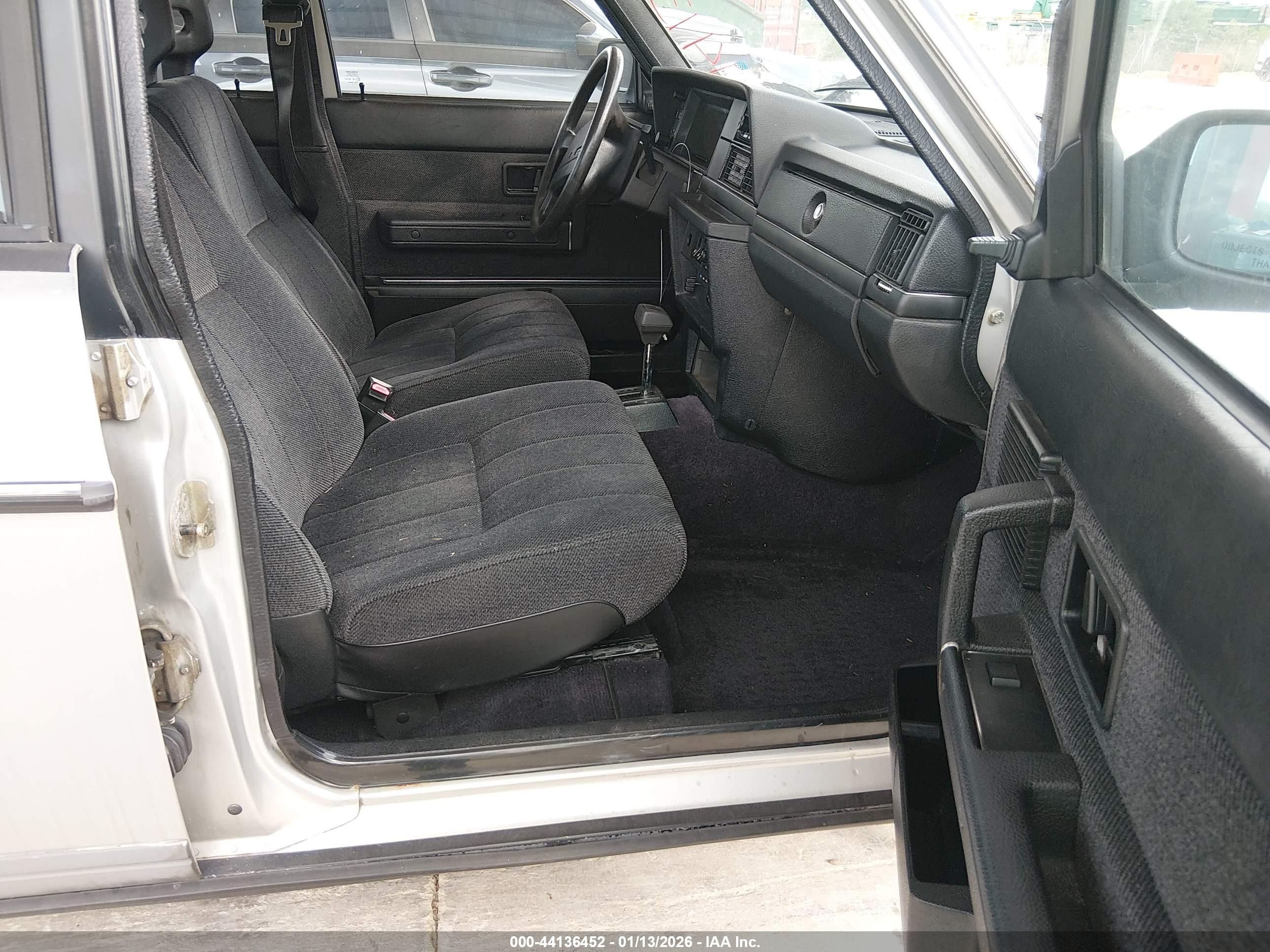 1989 Volvo 244 Dl/gl Silver vin: YV1AX8849K1371297