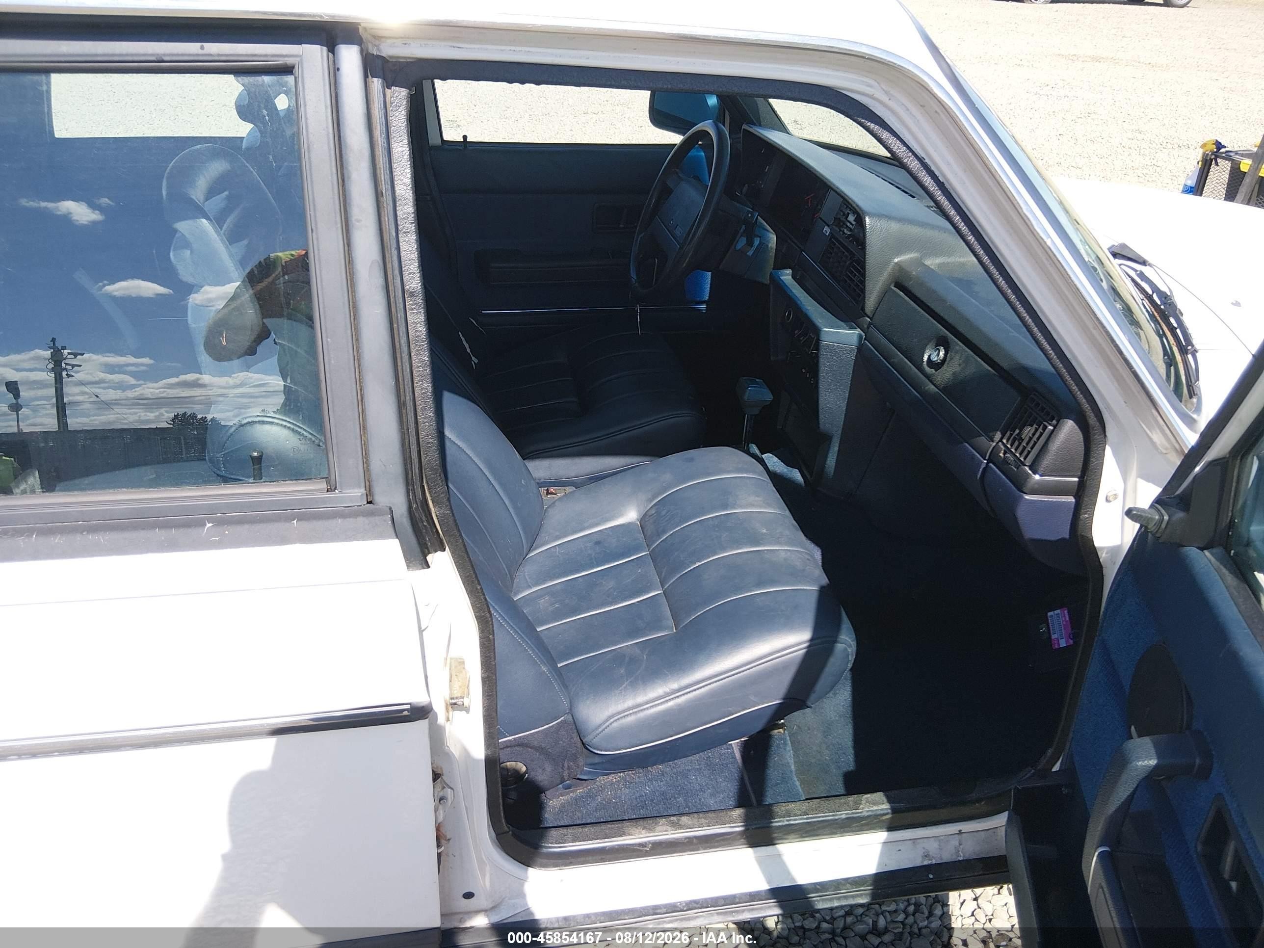 1989 Volvo 245 Dl/gl White vin: YV1AX8853K1830431