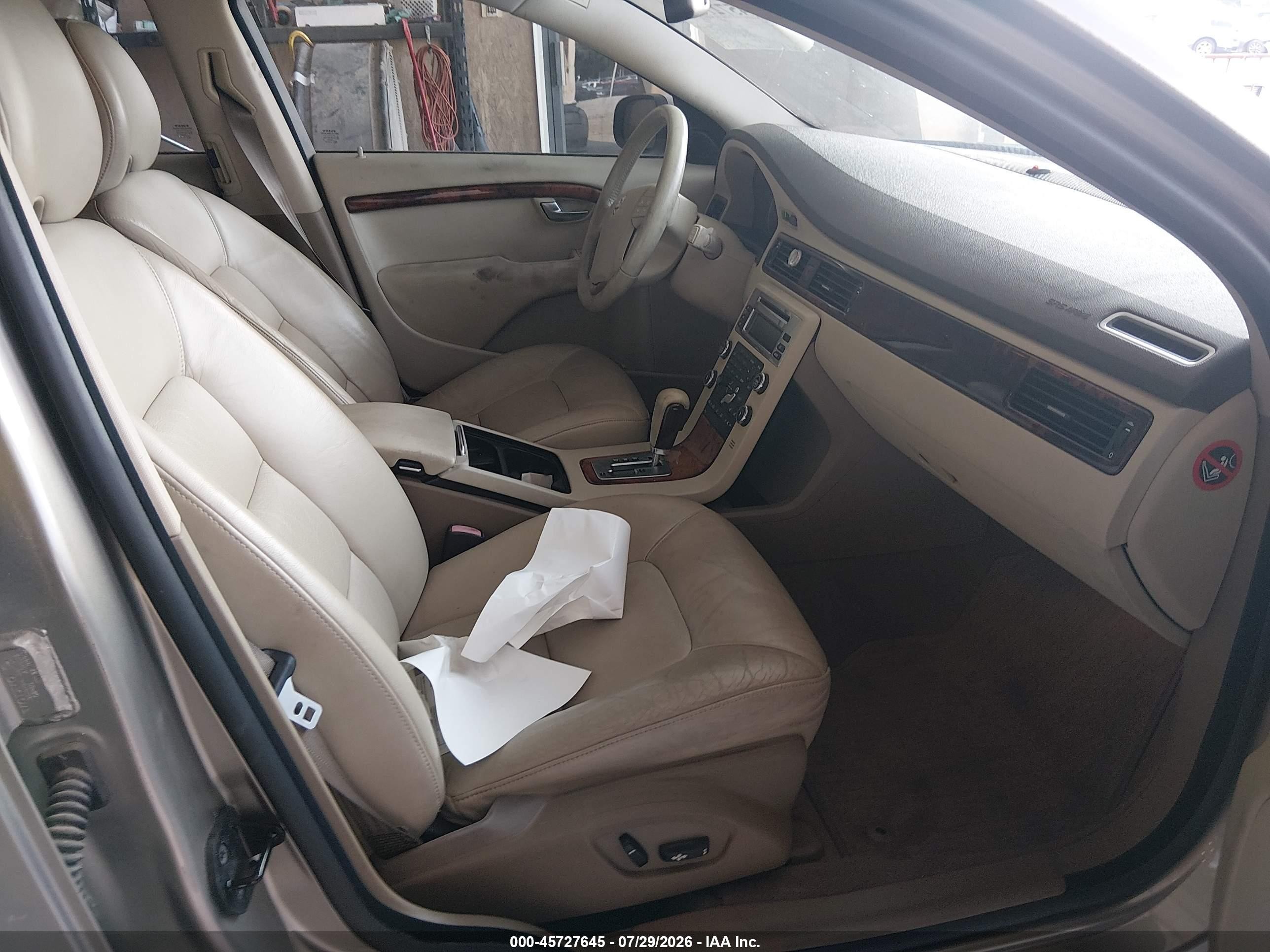 2008 Volvo V70 3.2 Золотой vin: YV1BW982181011199